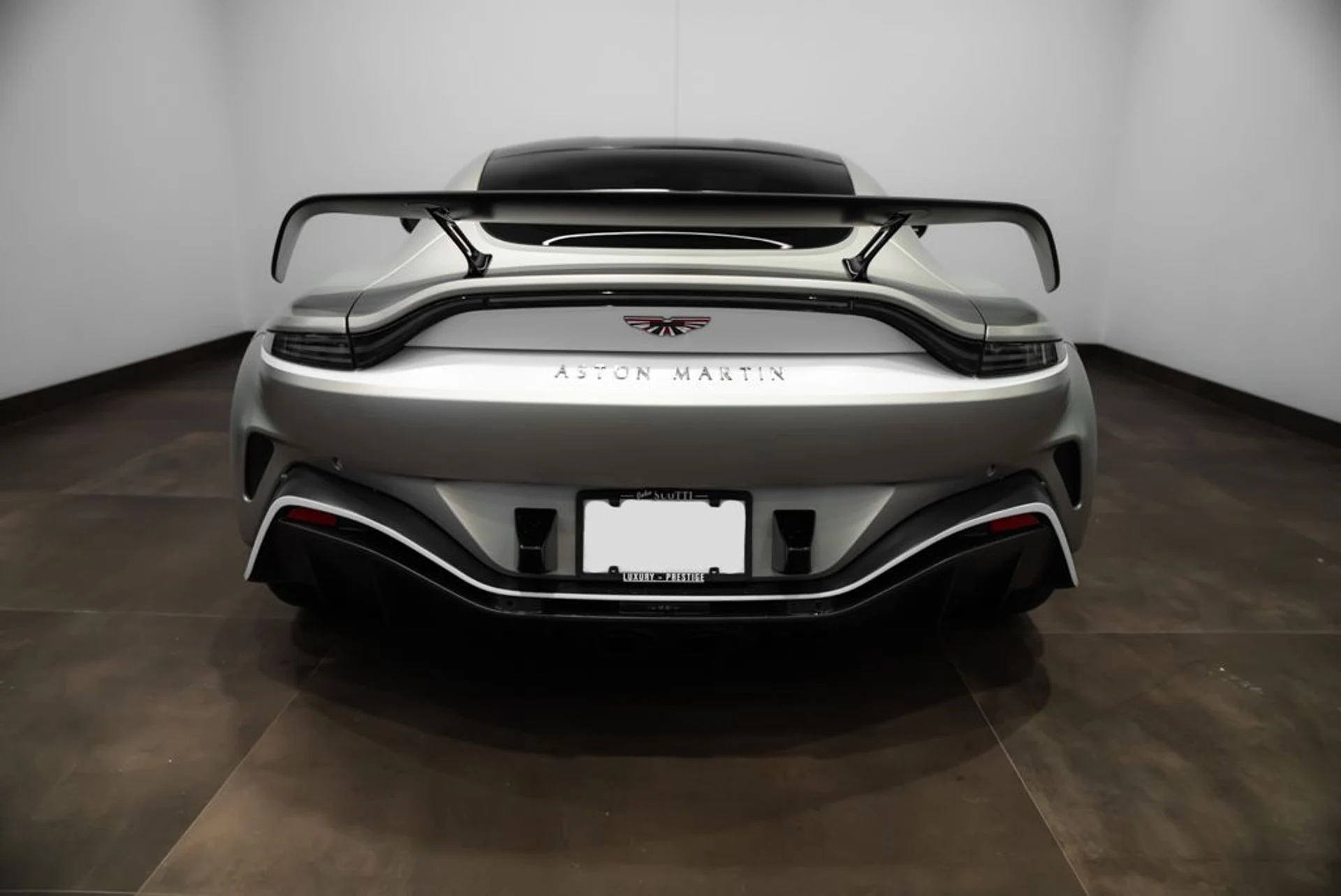 mph007_457101110_aston_martin_vantage_2023_jpg_v_1773863537_c37d49d18b