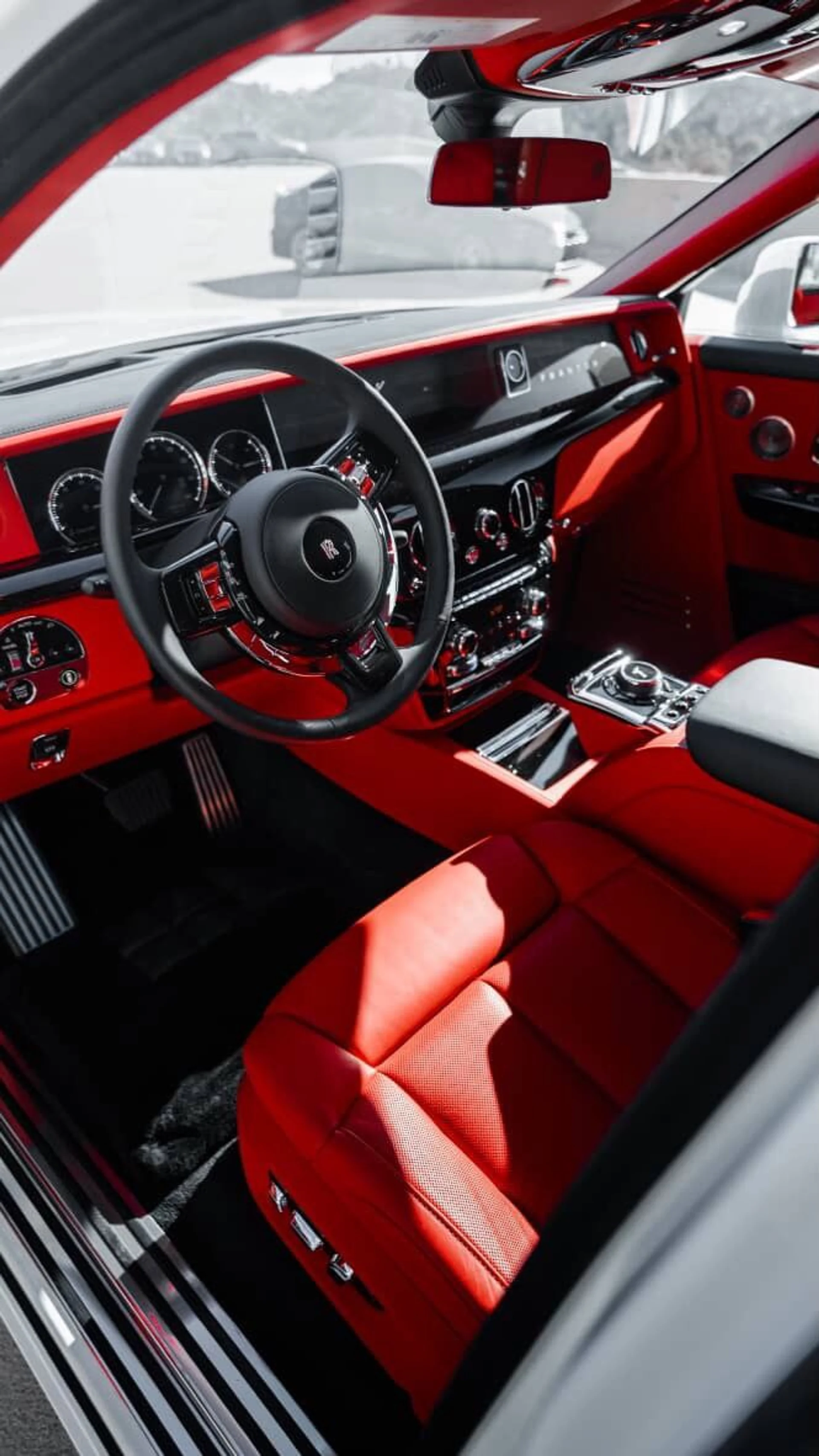 mph007_461879717_Used_2020_Rolls_Royce_Phantom_1752874967_cbbc943167