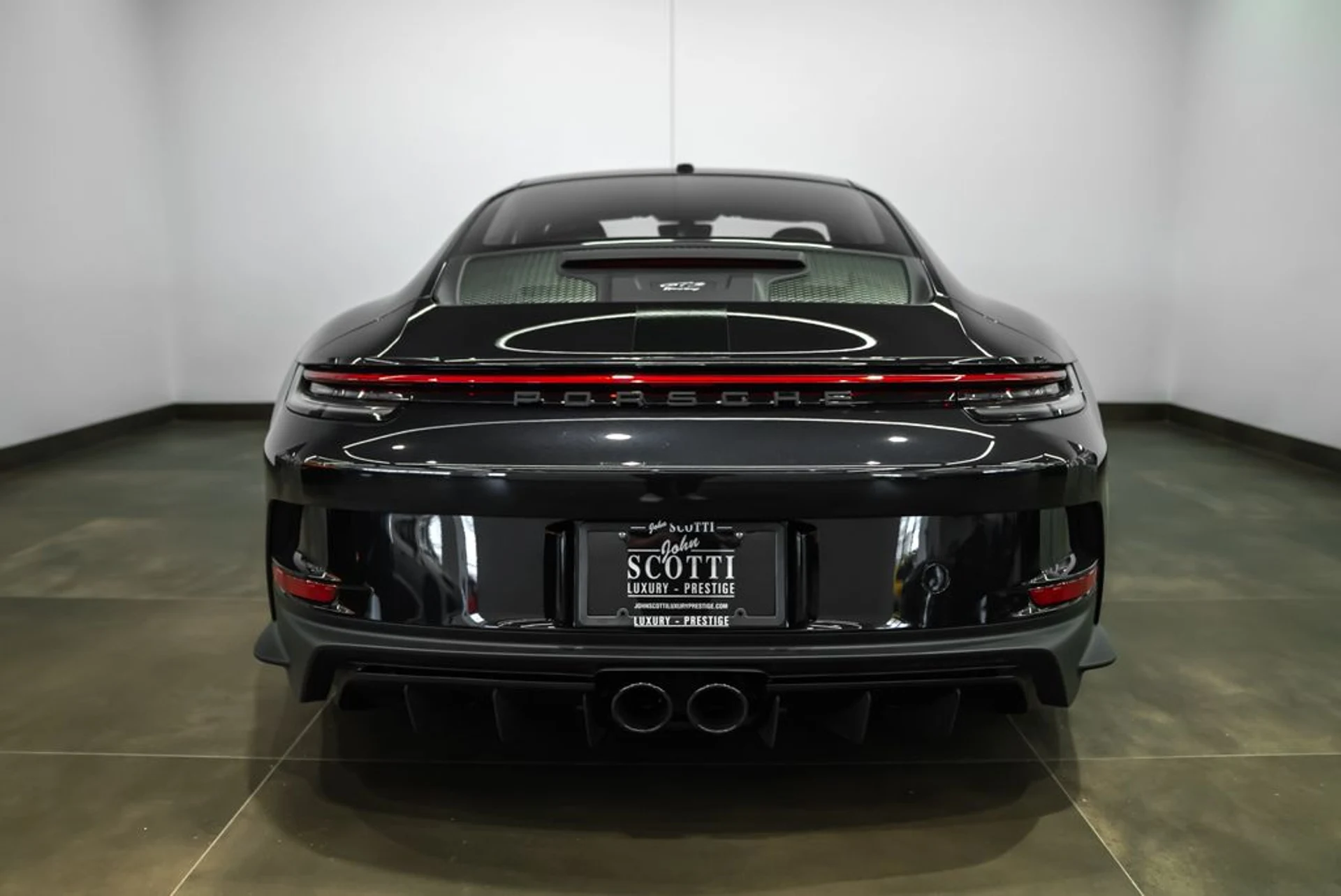 mph007_474762283_porsche_911_2024_jpg_v_1781715934_639937705e