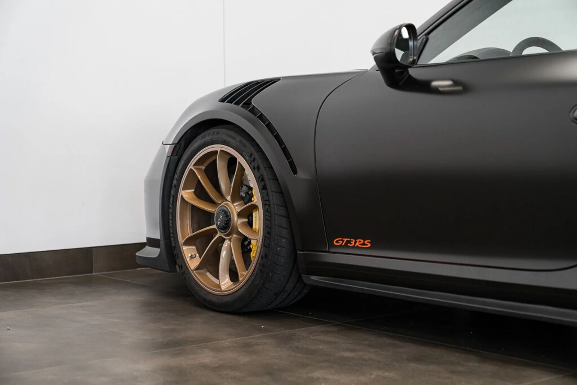 mph007_477288078_porsche_911_2016_jpg_v_1758918548_7df3847ec3