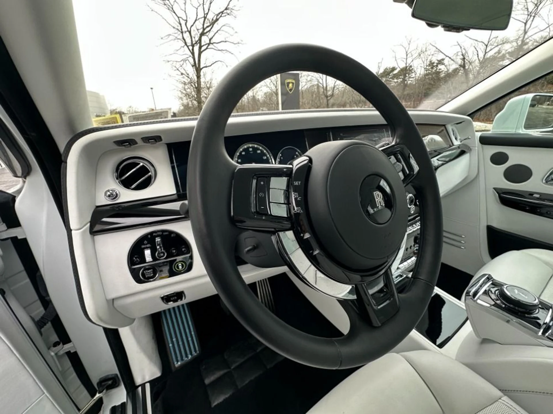 mph007_494515708_Used_2022_Rolls_Royce_Phantom_1773436161_de83b9e210