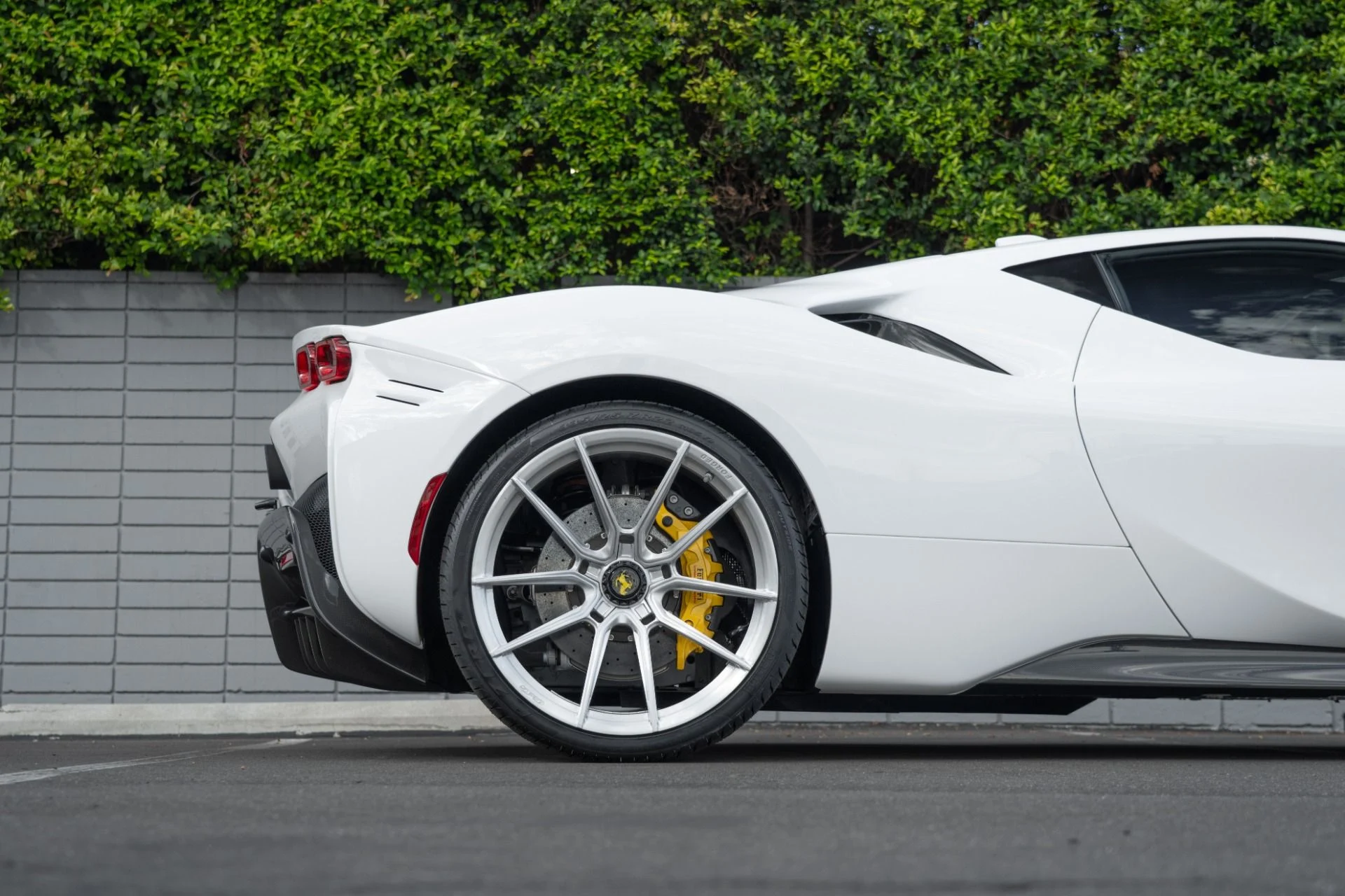mph007_510415225_Used_2023_Ferrari_SF_90_Stradale_1760118033_ca35746058