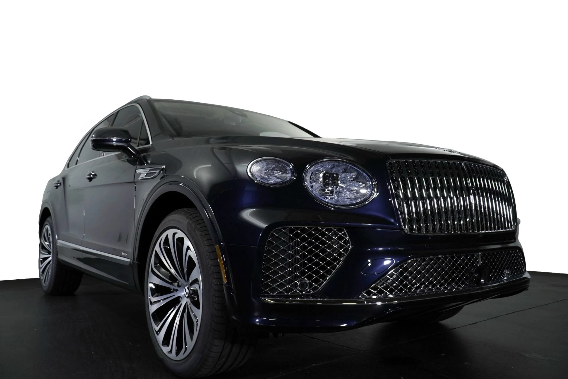 mph007_525401304_New_2025_Bentley_Bentayga_Azure_1765905550_109e70e7d2