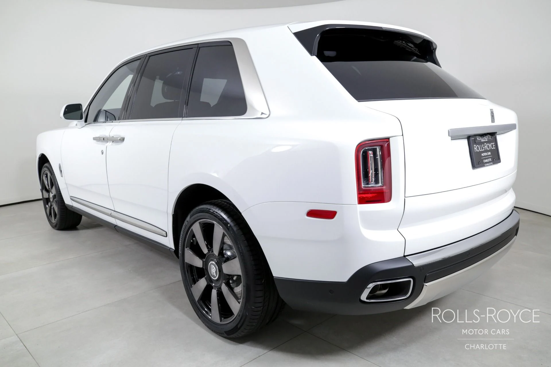 mph007_536429360_Used_2024_Rolls_Royce_Cullinan_1717710754_e50a24c123