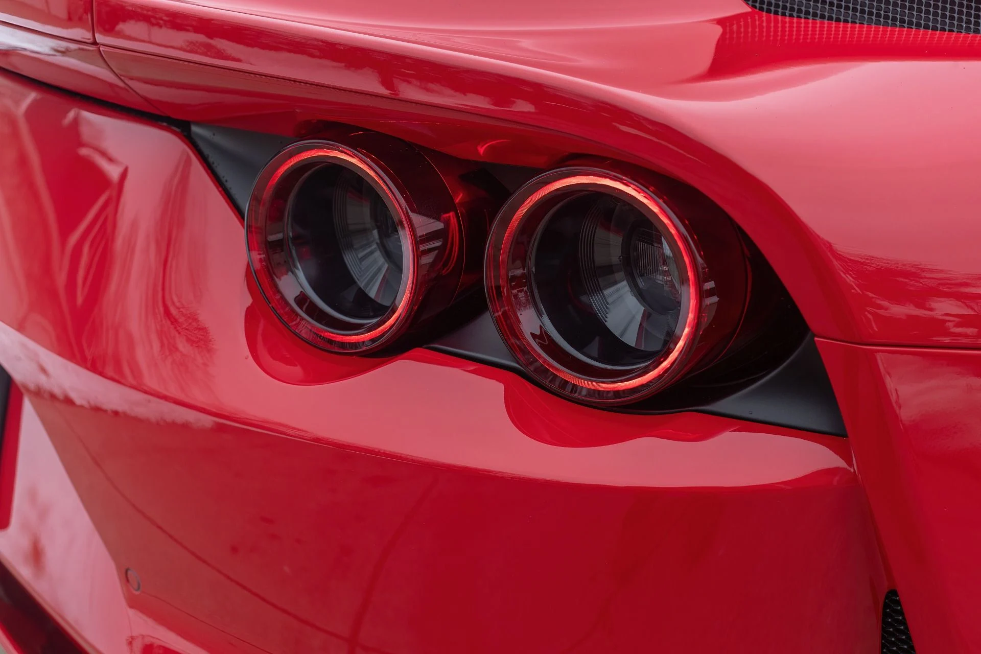 mph007_562496783_Used_2020_Ferrari_812_Superfast_1765217828_d128c25955