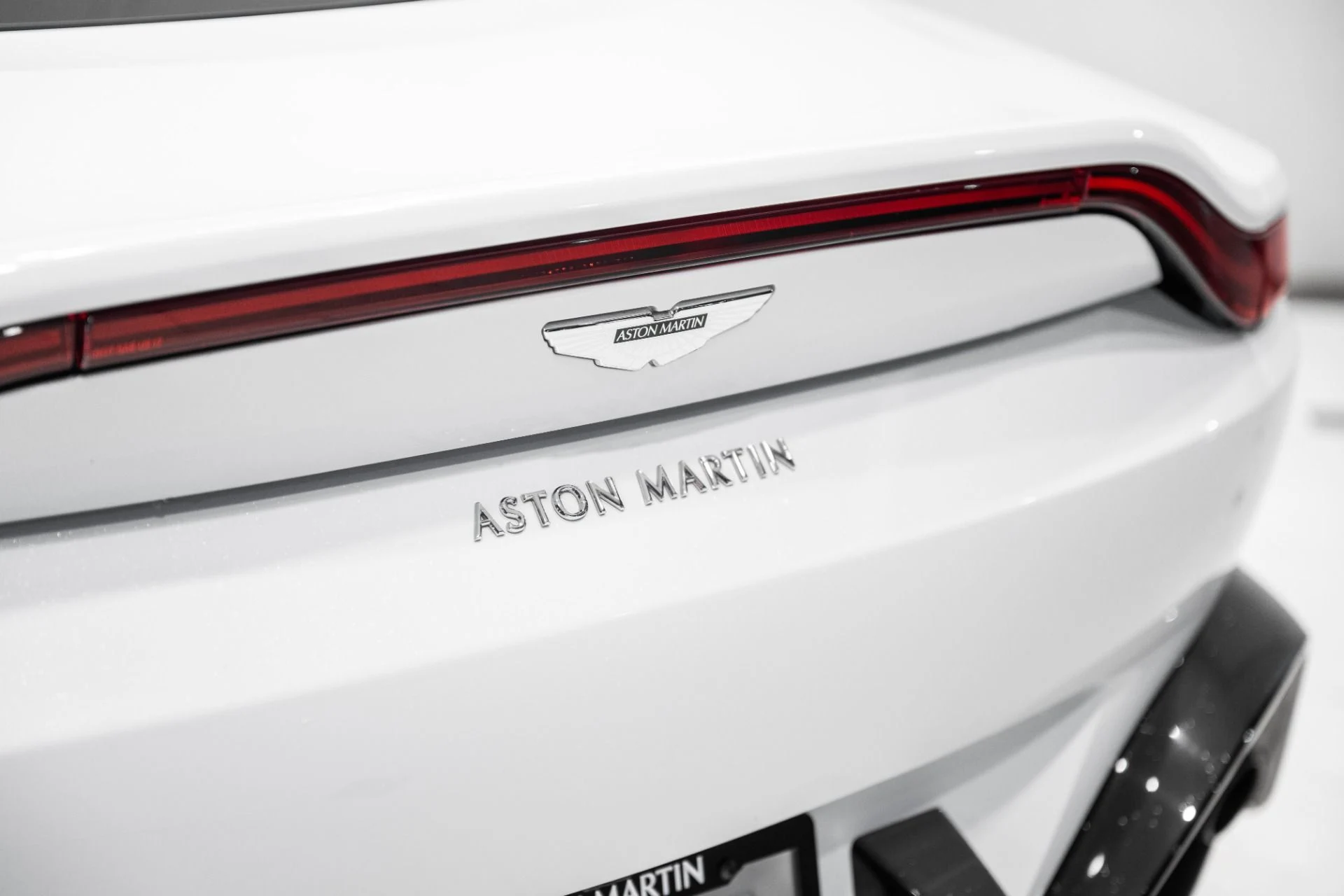mph007_562806290_Used_2019_Aston_Martin_Vantage_1790176494_360184d3c6