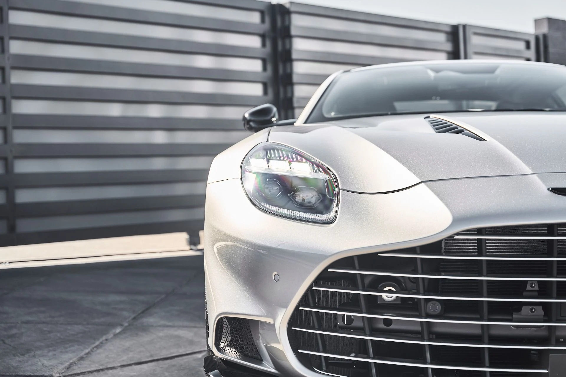 mph007_569393360_Used_2025_Aston_Martin_Vanquish_V12_1786045785_03888bafd7