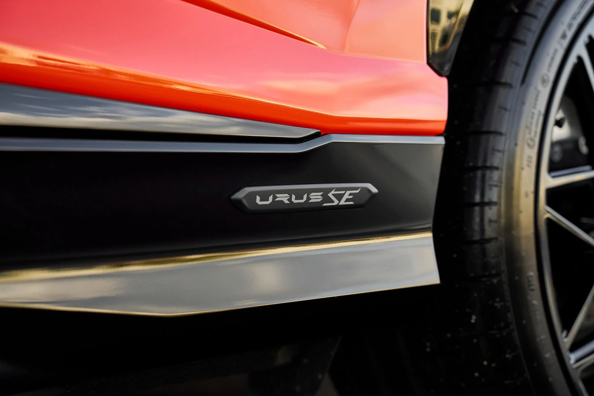 mph007_596021642_Used_2025_Lamborghini_Urus_SE_1763680399_c090df5572