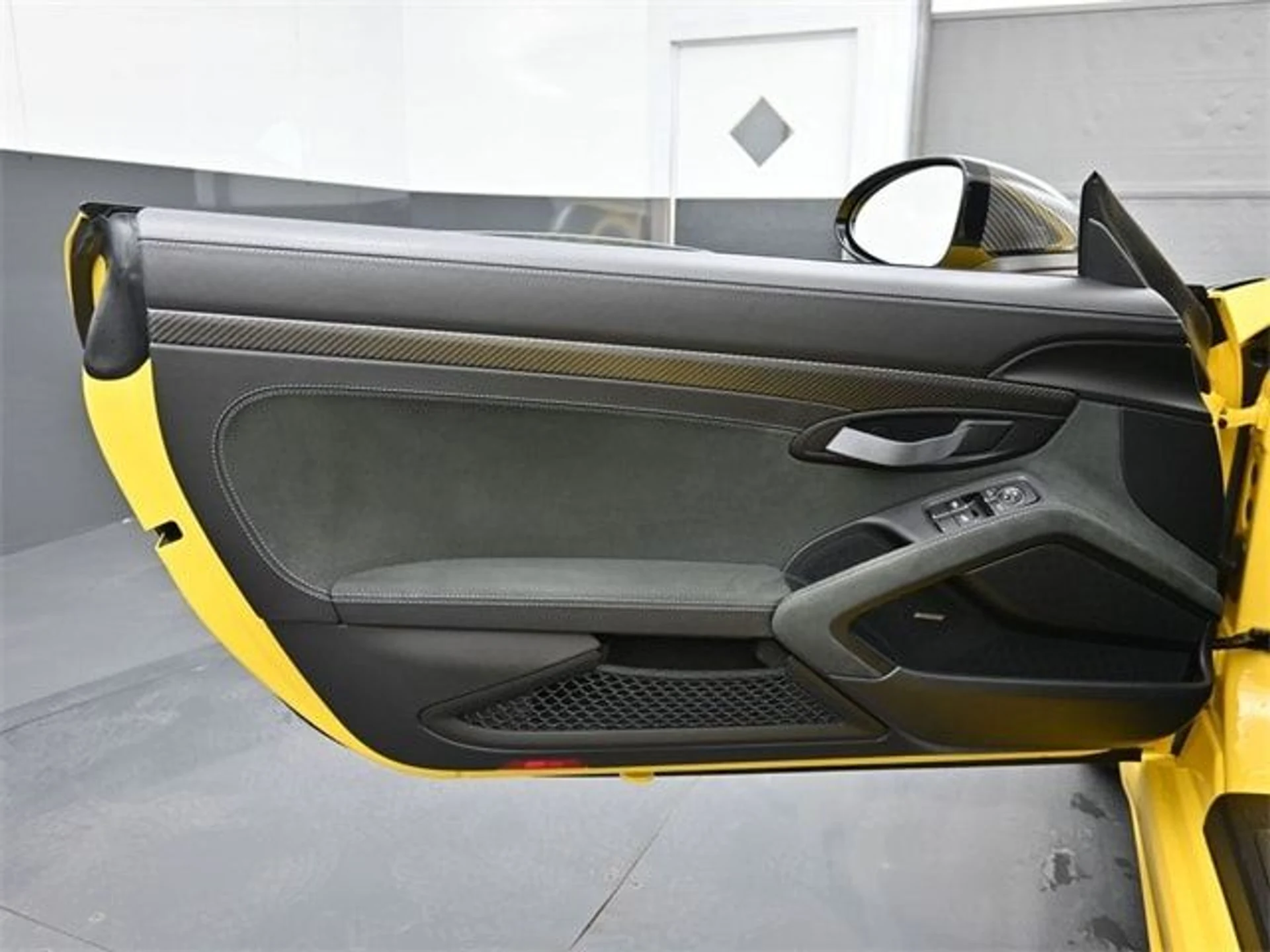 mph007_604986593_7df4be2a4539f80385dc5f4edbad8b9ax_2b24d8ae5f