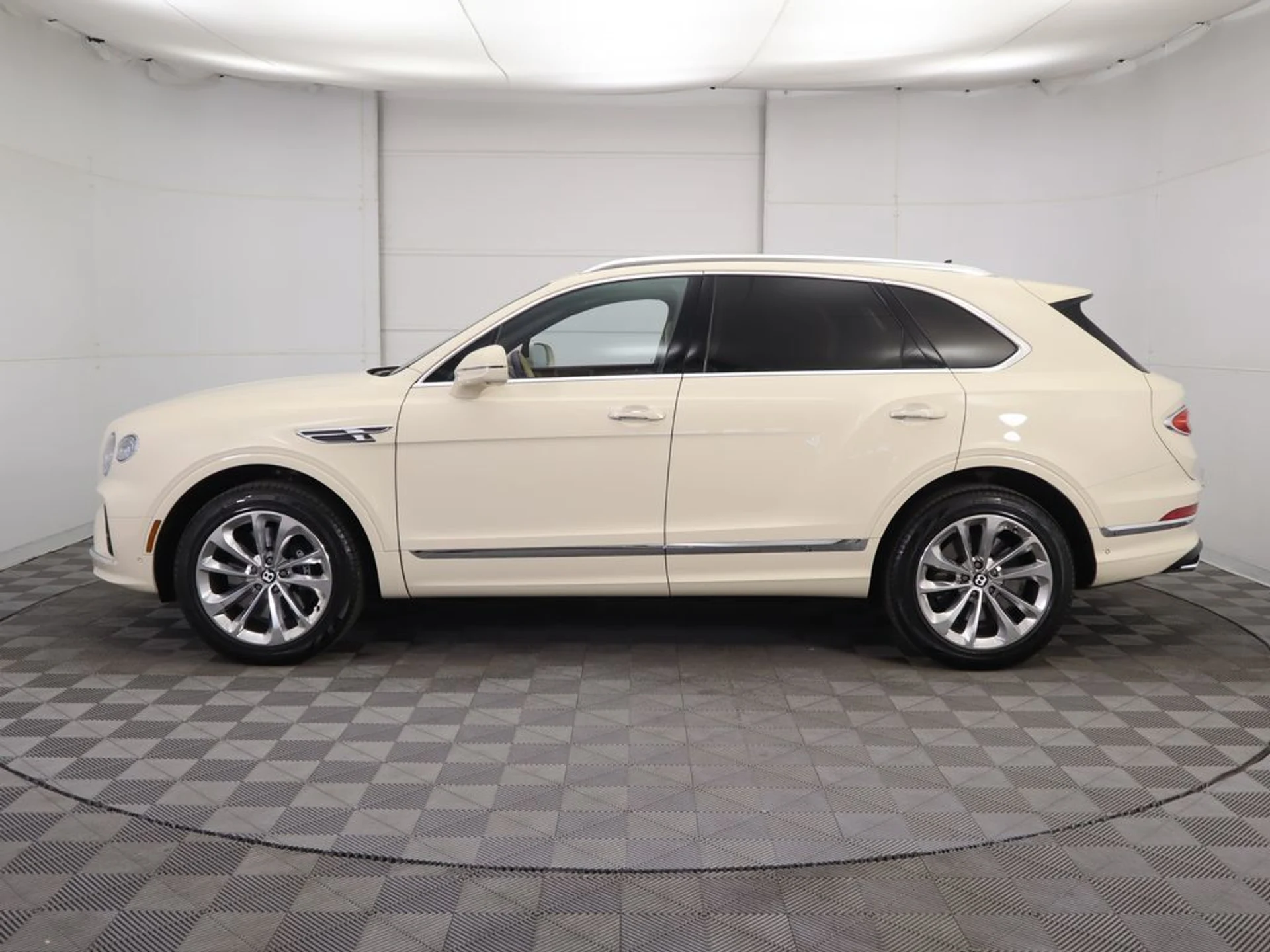 mph007_607769929_used_2023_bentley_bentayga_v8awd_8119_22972993_8_1024_2d153ccea0