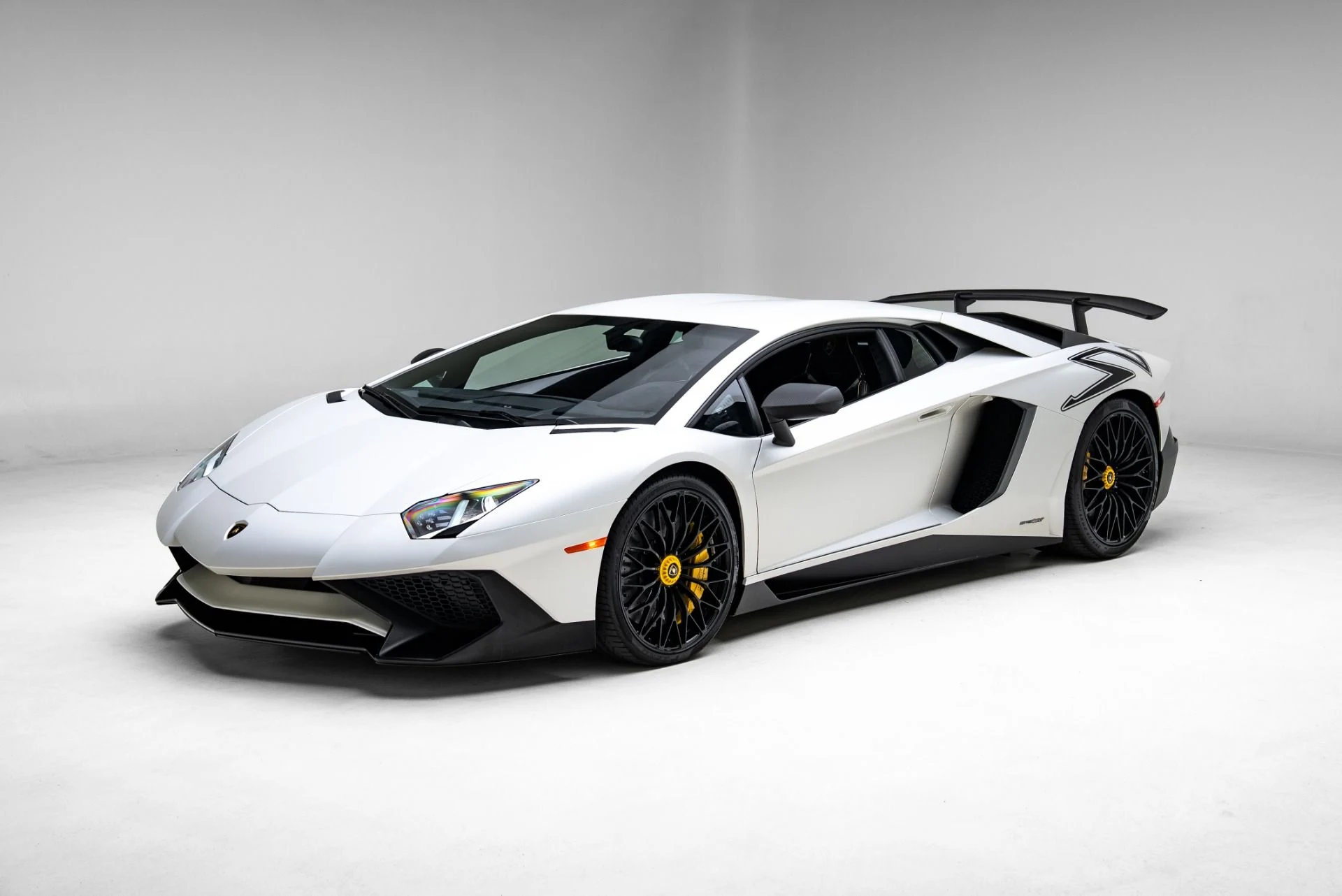 mph007_611607948_Used_2016_Lamborghini_Aventador_SV_1775078140_9ad9994ddb