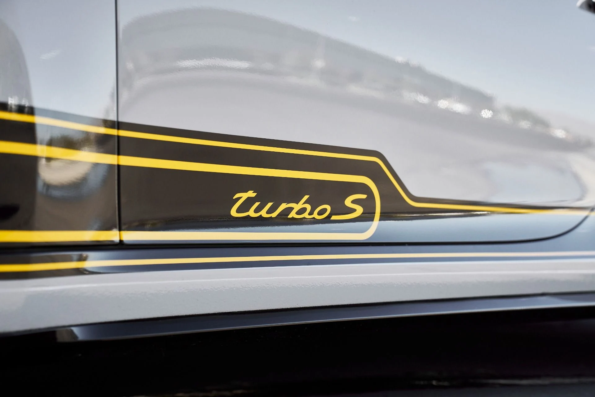 mph007_613579298_Used_2021_Porsche_911_Turbo_S_1765592898_dcf2581441