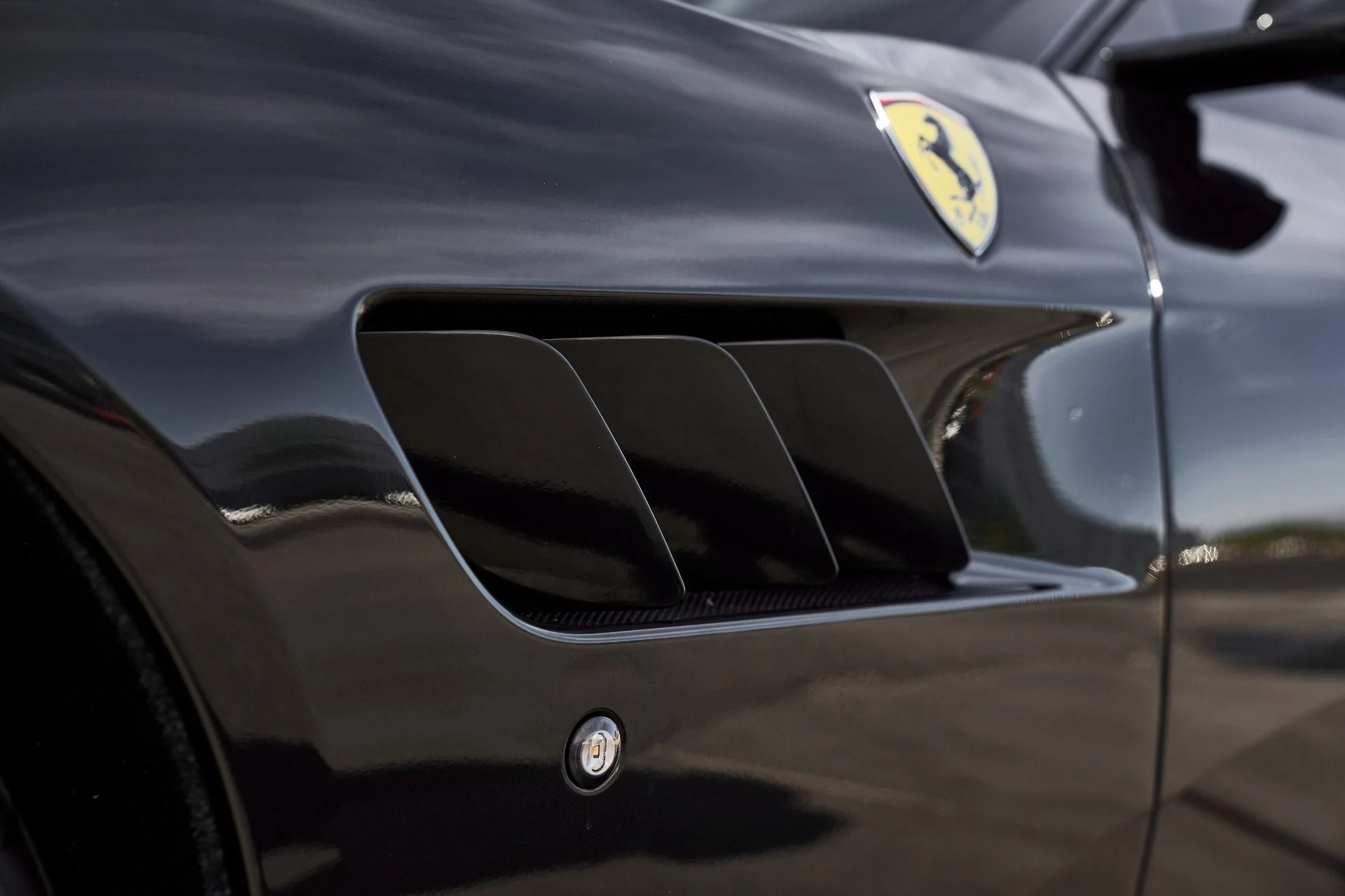 mph007_622506211_Used_2018_Ferrari_GTC_4_Lusso_V12_1764210106_c9d3ce9571