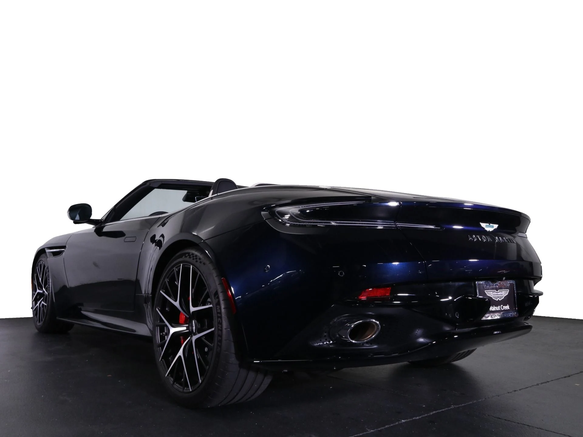 mph007_631368864_Used_2025_Aston_Martin_DB_12_Volante_1758482753_db9f3295da