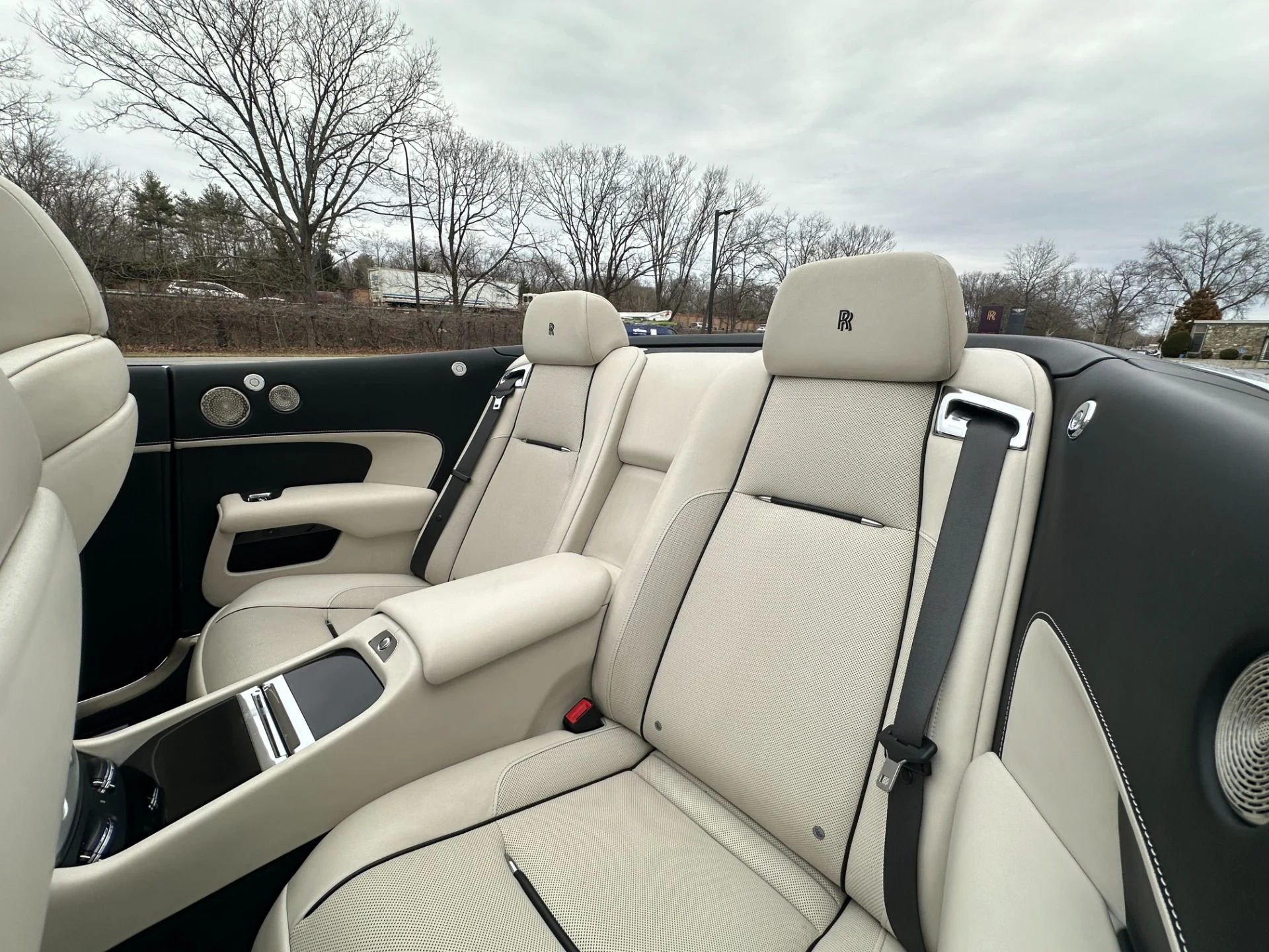 mph007_646197387_Used_2018_Rolls_Royce_Dawn_1773697542_185afad015