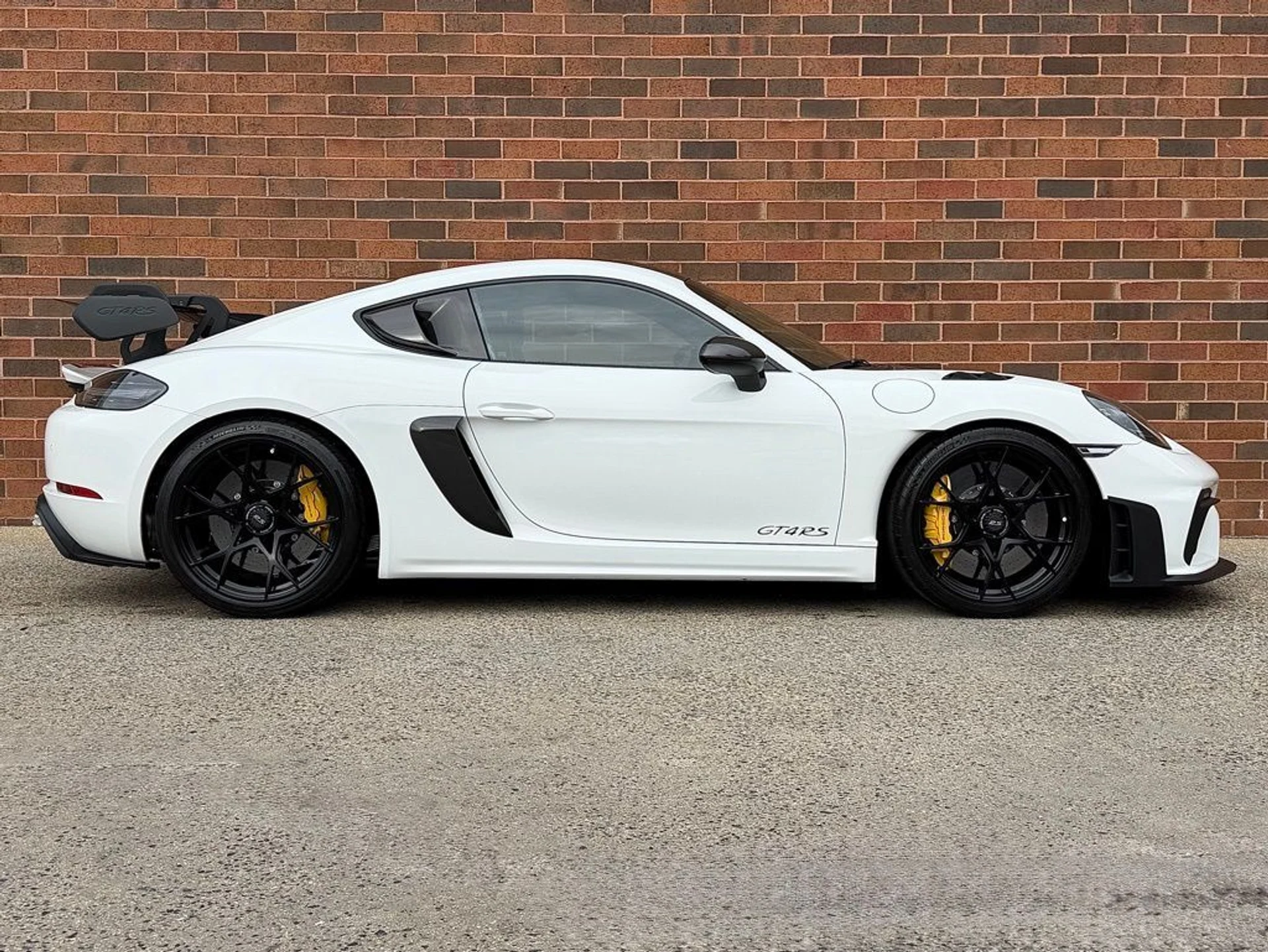 mph007_648010049_183340988942fd495a5648df84bf7cf9x_0b5e2f9537