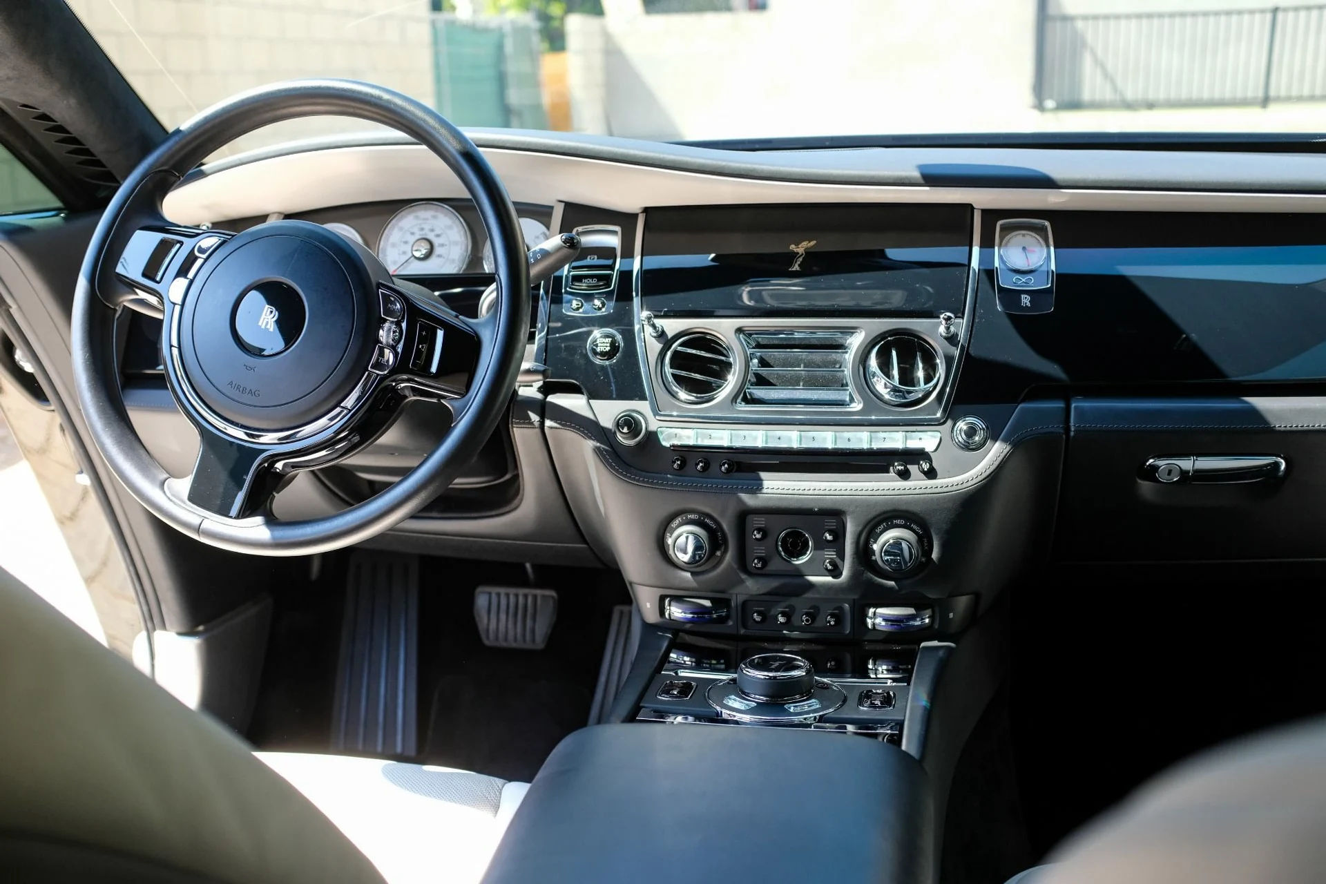 mph007_65467579_Used_2017_Rolls_Royce_Wraith_1753316399_02f3da0692
