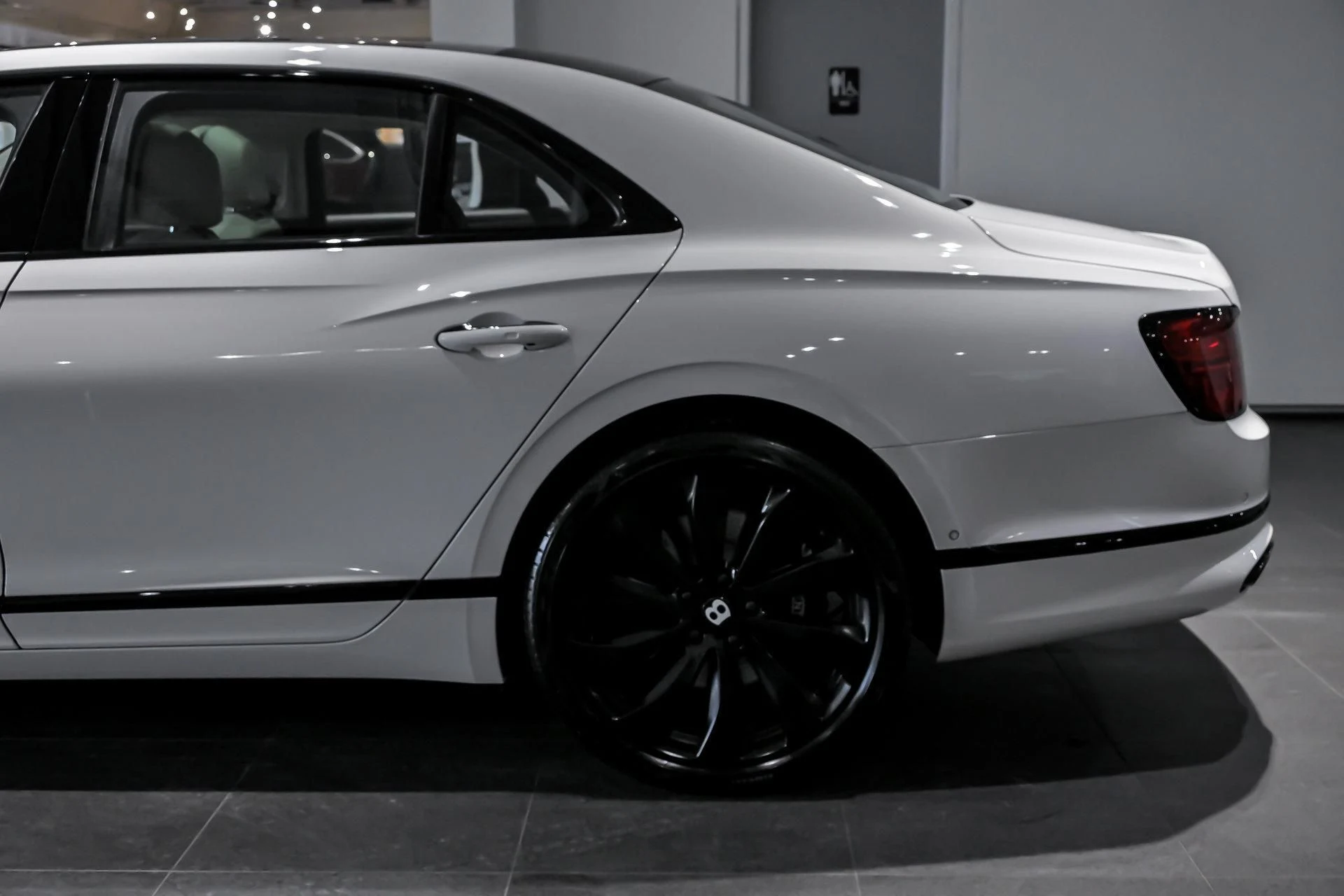 mph007_679790781_Used_2021_Bentley_Flying_Spur_V8_1765794812_136384b082