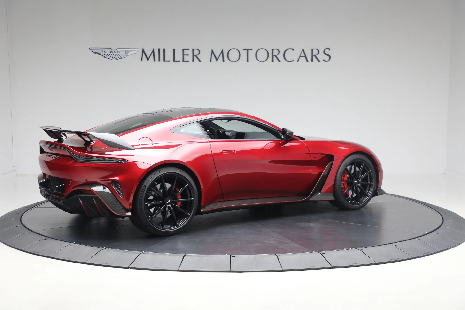 mph007_689901728_Used_2023_Aston_Martin_Vantage_V12_f35beb6618