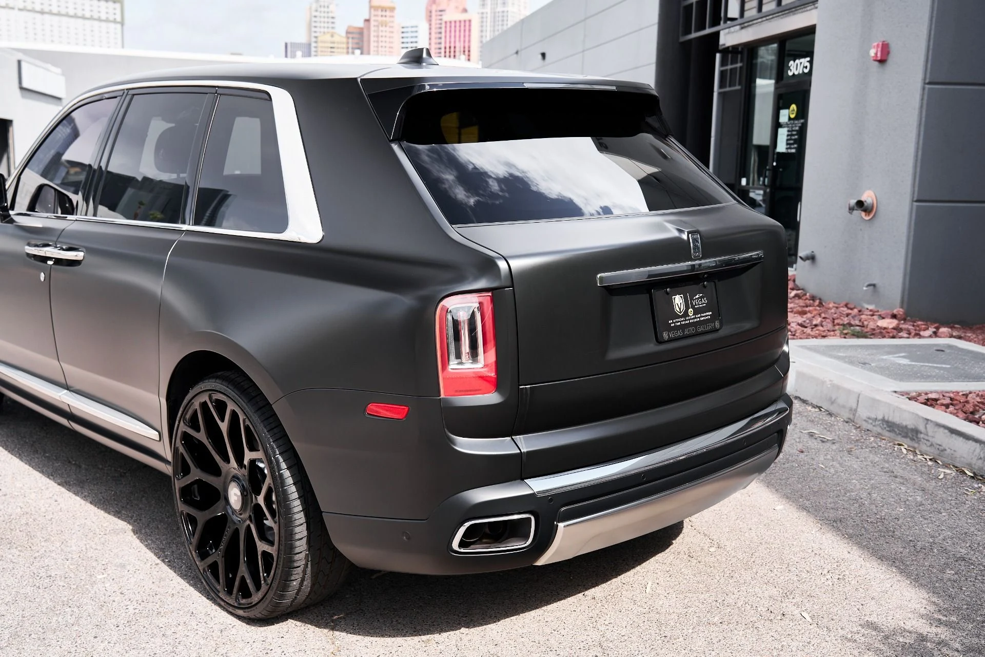 mph007_703246748_Used_2023_Rolls_Royce_Cullinan_Base_1756252144_0a6405901c