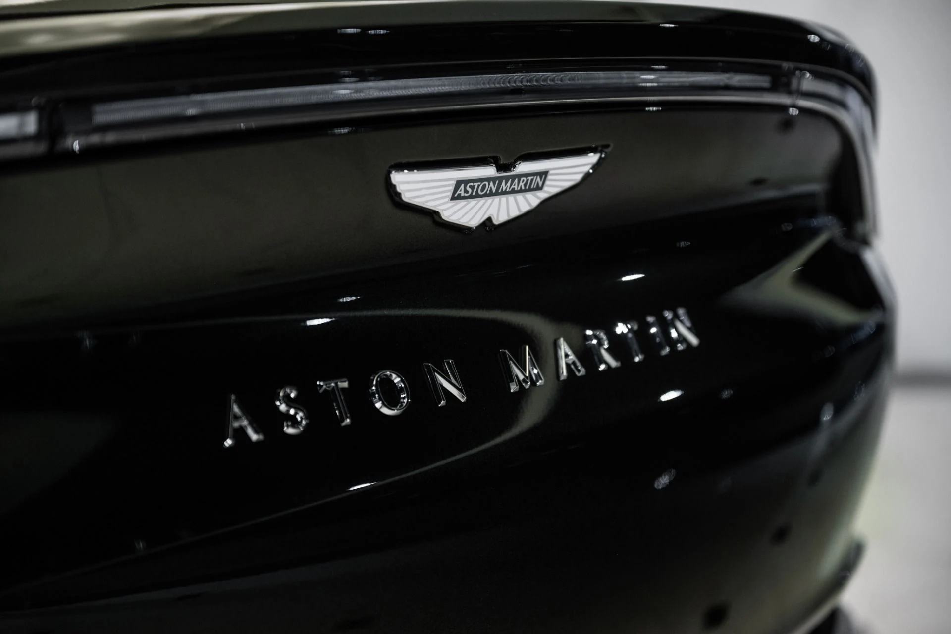 mph007_71546775_New_2026_ASTON_MARTIN_DBX_707_1759283914_a07ca8354c