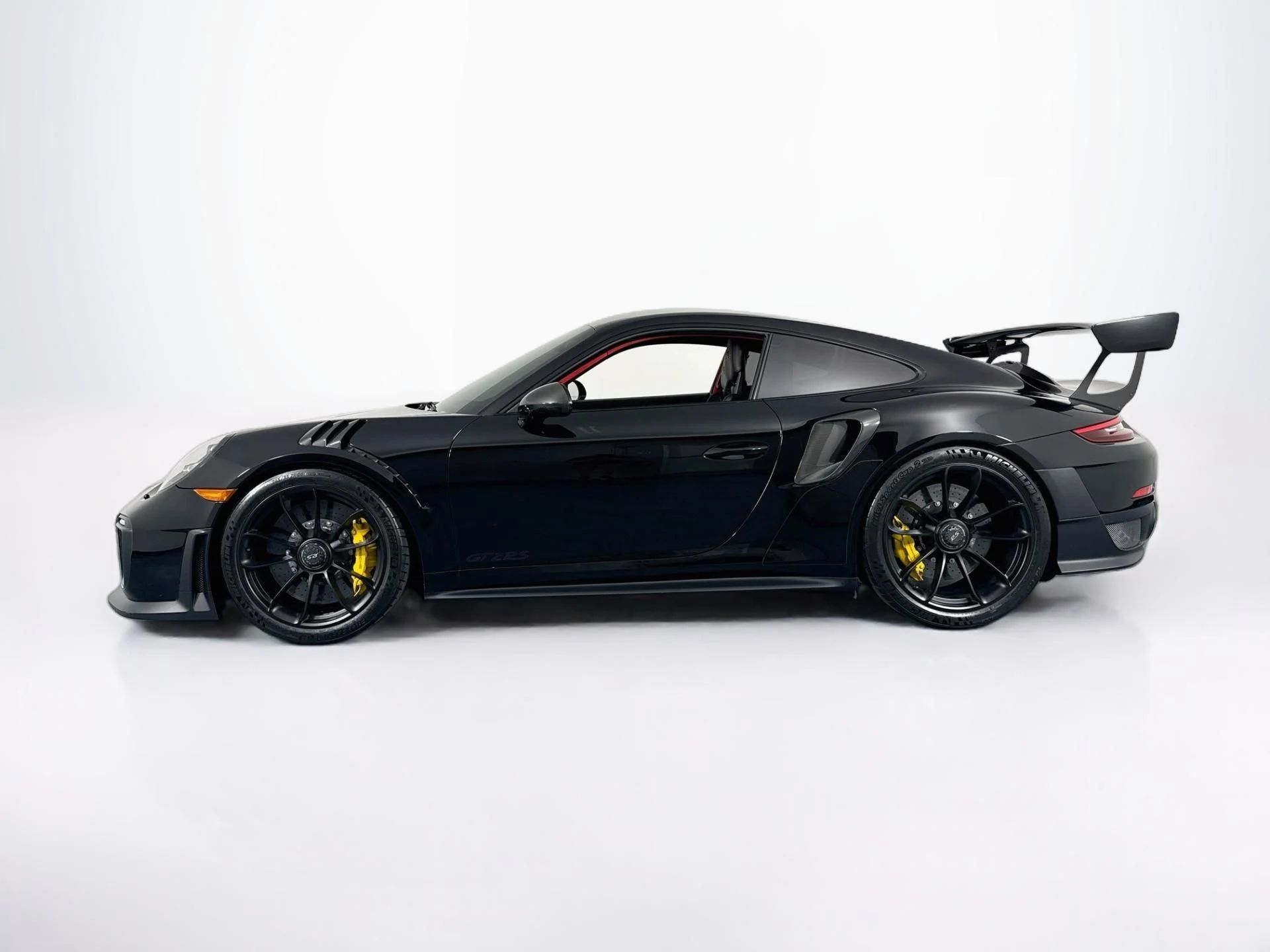 mph007_715969636_Used_2018_Porsche_911_GT_2_RS_1785886144_a4b410d67e