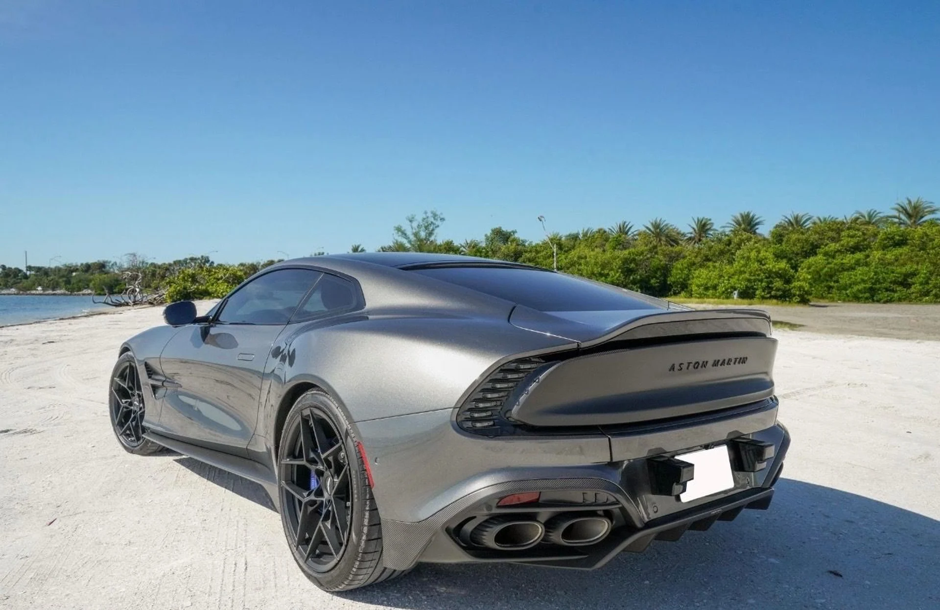 mph007_737017591_Used_2025_Aston_Martin_Vanquish_1792440119_5436b9a124