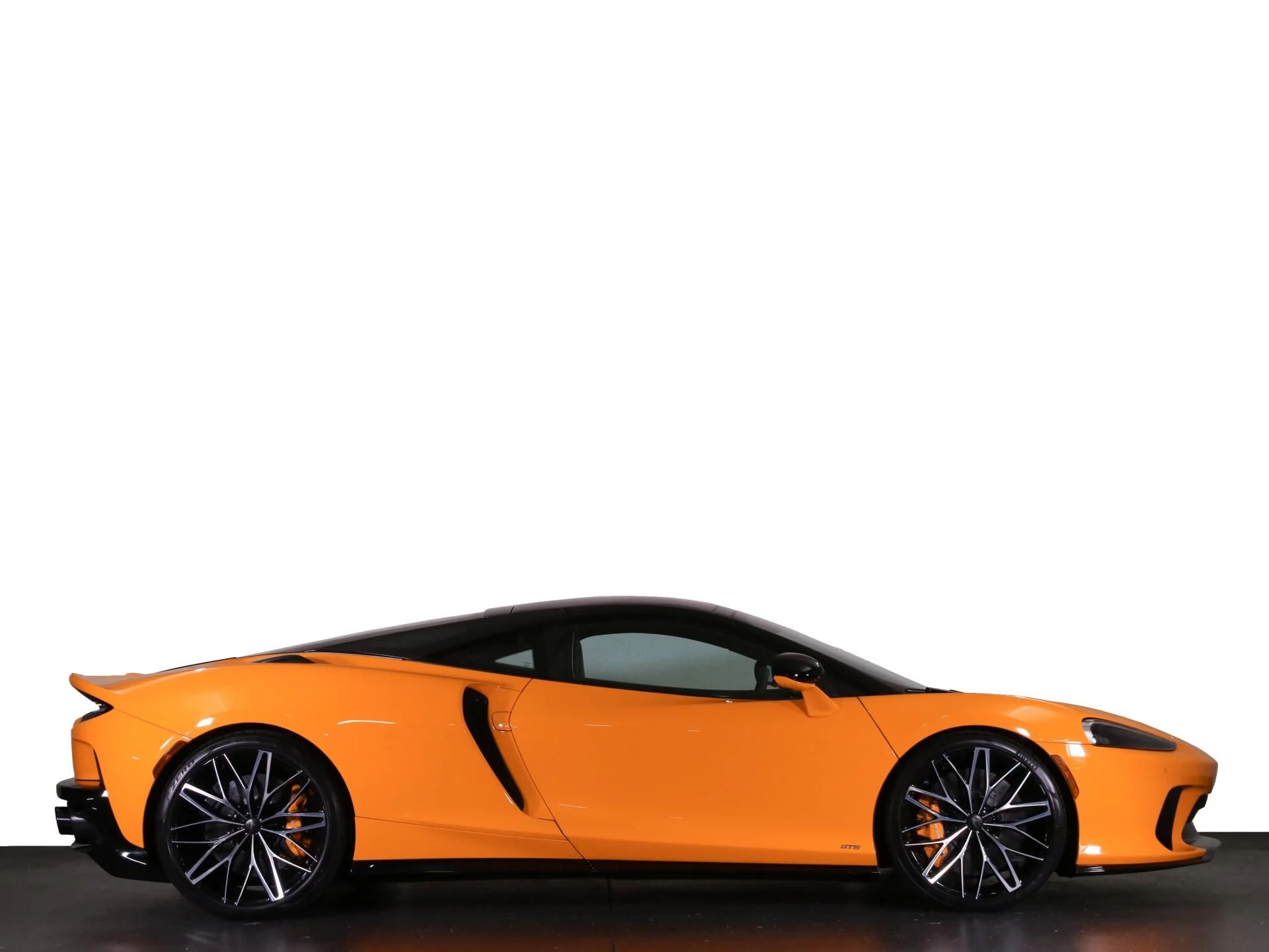 mph007_737237084_New_2025_Aston_Martin_DBX_707_1752246368_8b6c5de929