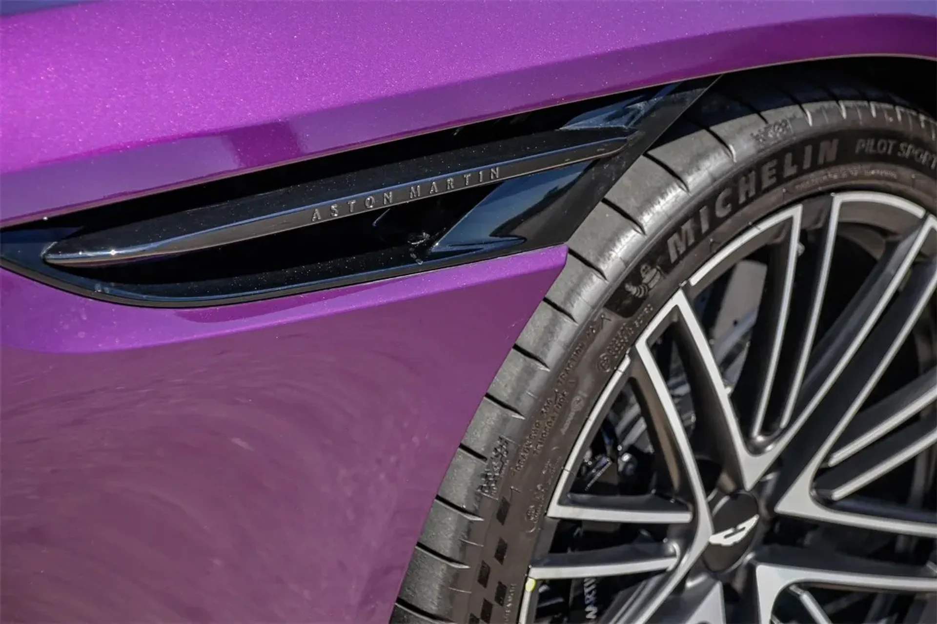 mph007_740221822_5ee8c2bbeb5746589ffcbf323c1e00f5_7c413abdb3