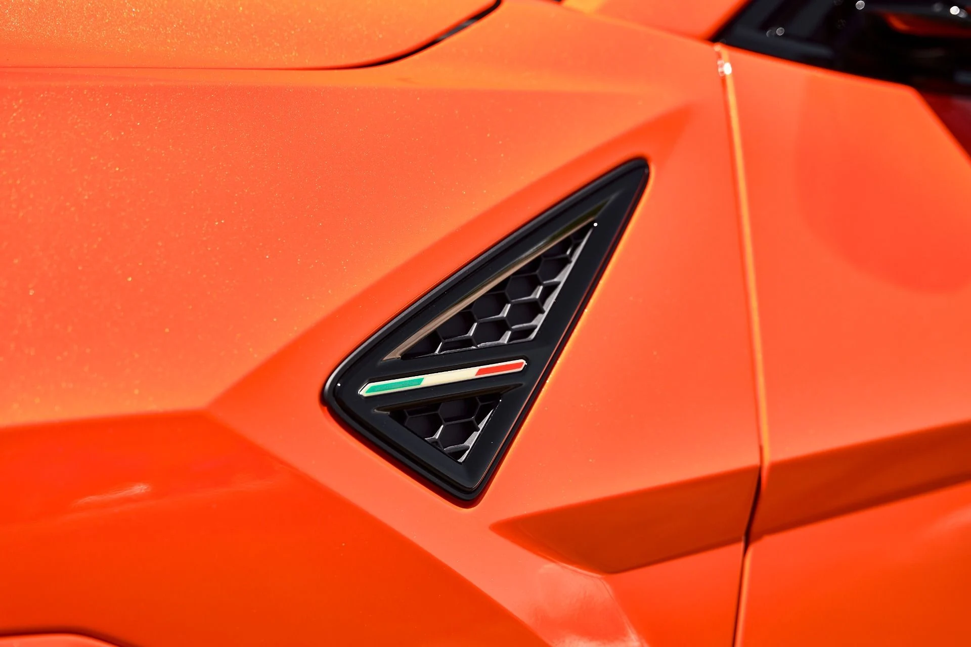 mph007_744483965_Used_2025_Lamborghini_Urus_SE_1785258902_7ad50b4f9c
