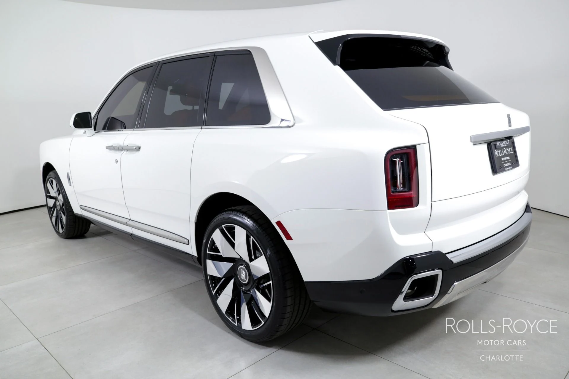 mph007_746216590_Used_2025_Rolls_Royce_Cullinan_1745265195_b41d4eb8b9