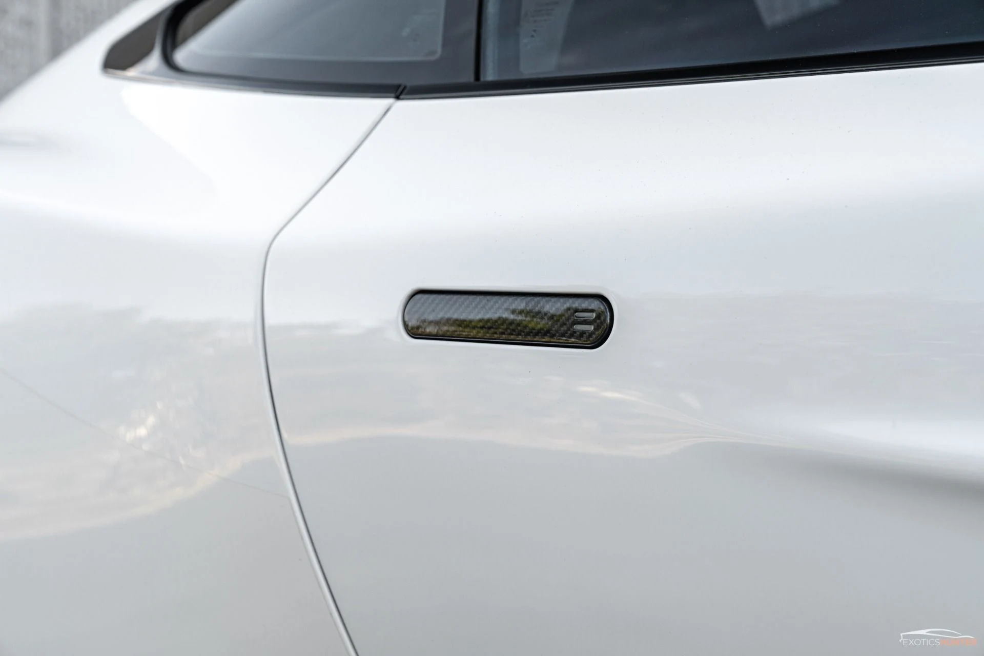 mph007_7499998_Used_2015_Aston_Martin_Vanquish_Carbon_White_Tasteful_Upgrades_1784056520_420014d19e