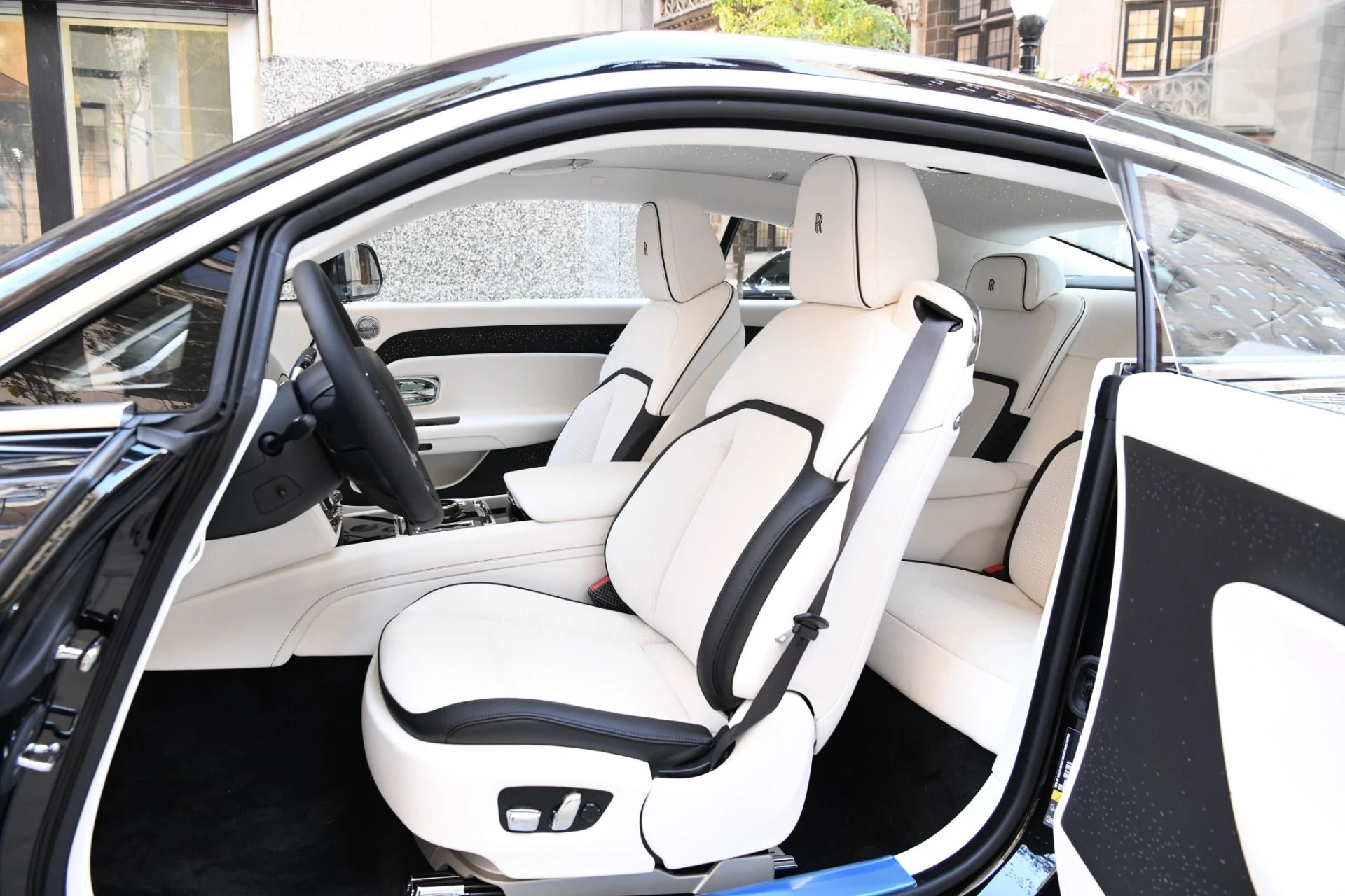 mph007_759566269_11990_p9_l_4e421a12f5