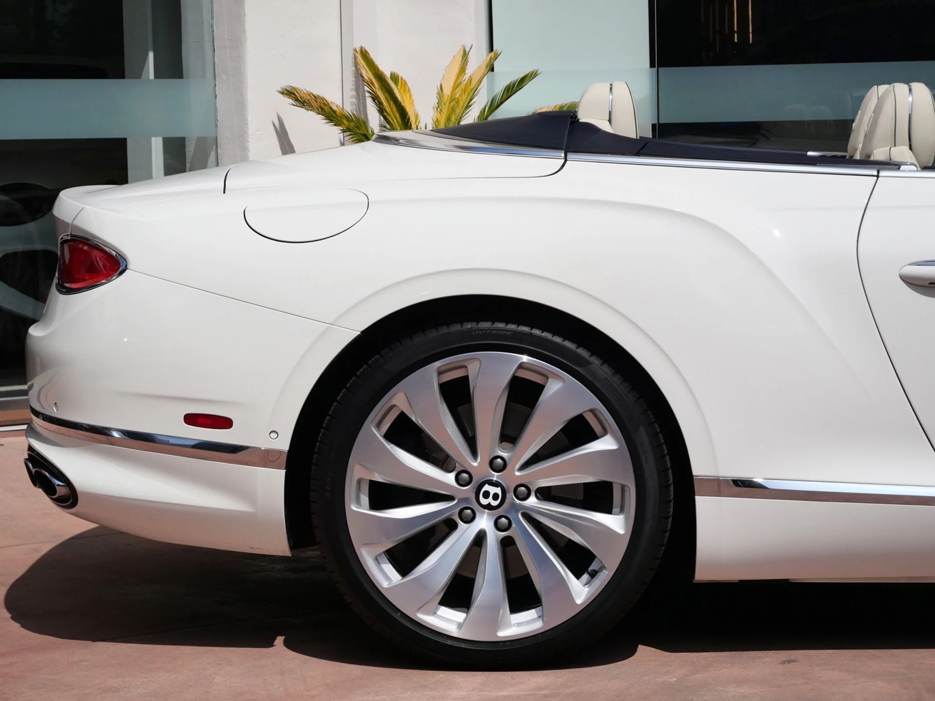 mph007_764014571_d247b691fac56519d8e7a7a03f941440x_2f5ade3bad