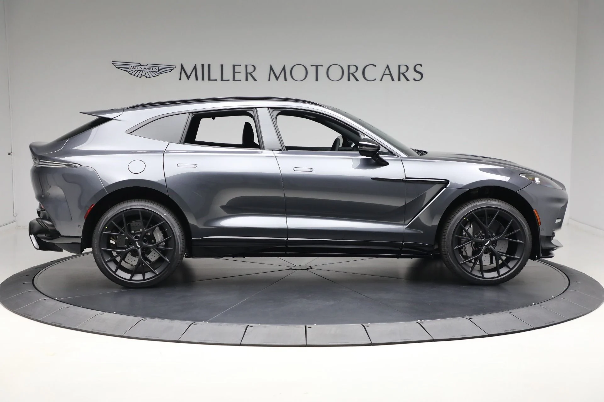 mph007_76954915_New_2025_Aston_Martin_DBX_707_707_7e6d820d08
