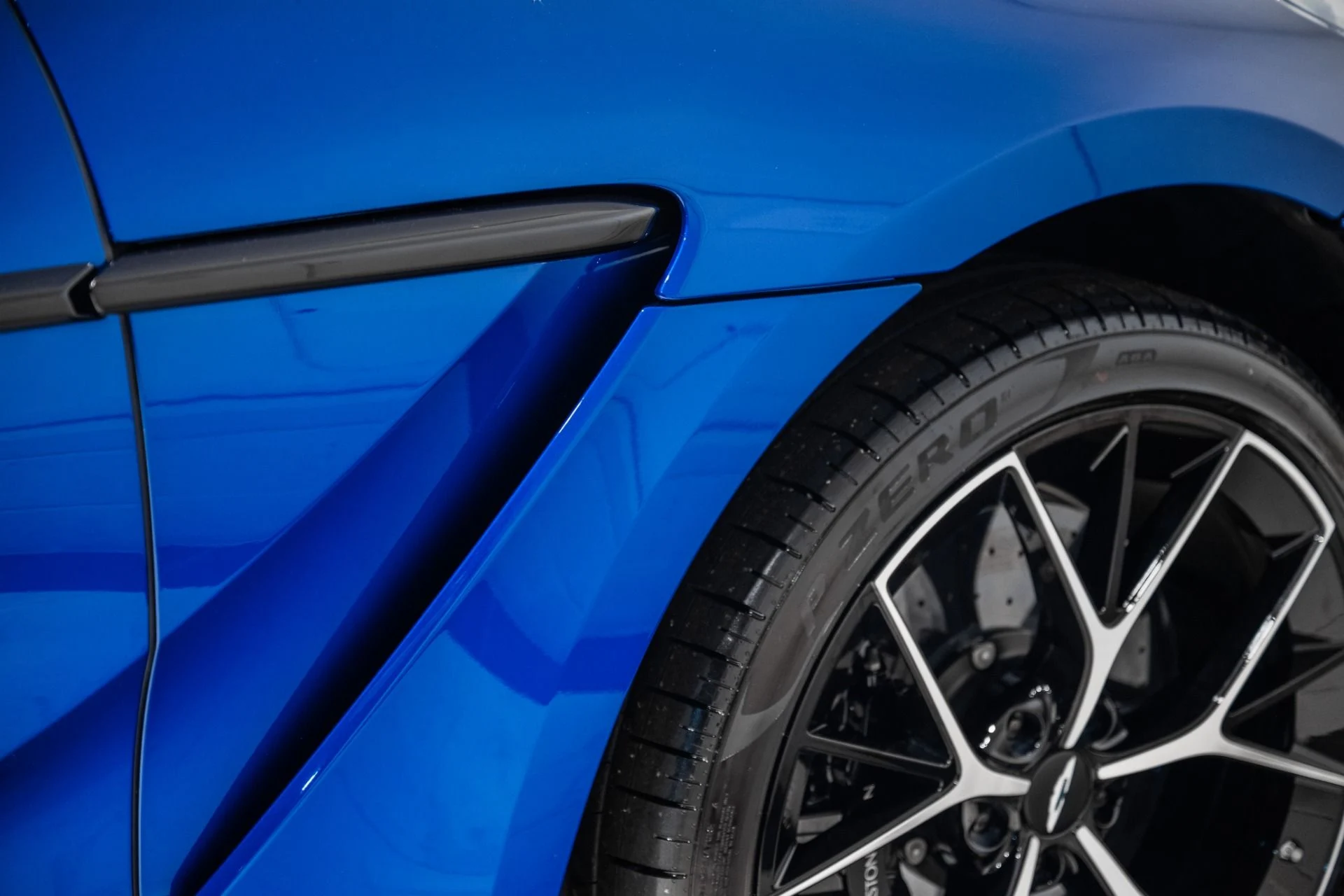 mph007_769609643_New_2026_Aston_Martin_DBX_707_1780939775_bf7dc27412