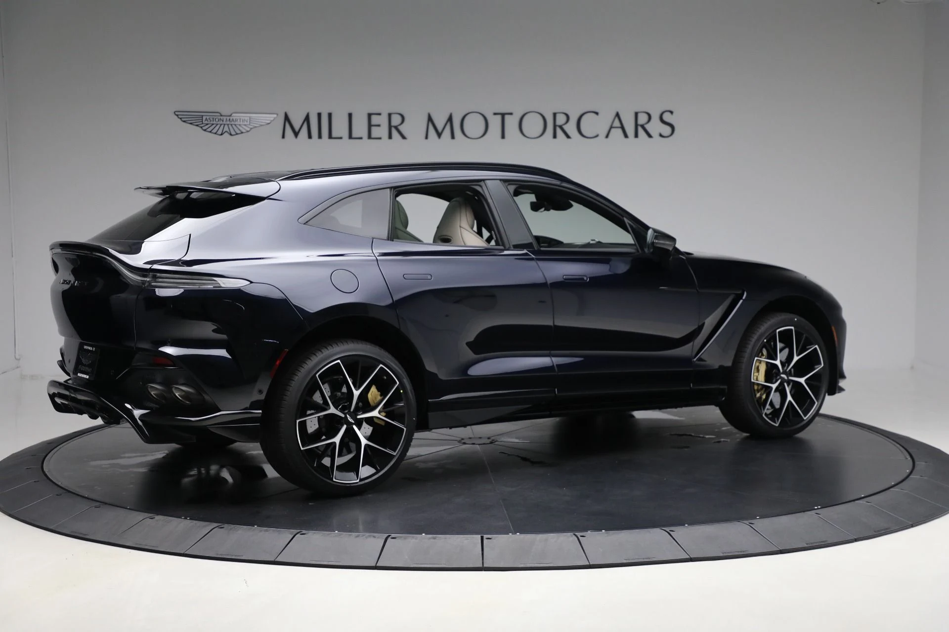 mph007_781695117_New_2025_Aston_Martin_DBX_707_f6519ed222