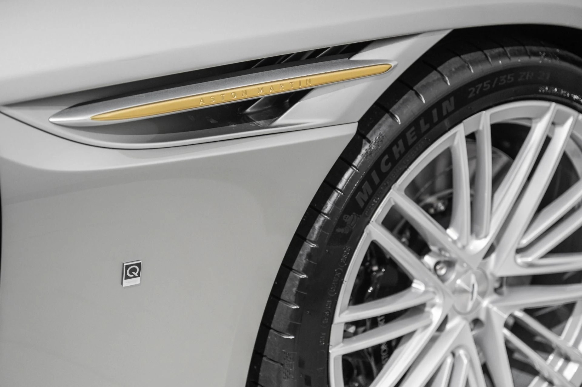 mph007_797507510_New_2026_Aston_Martin_DB_12_Gold_Finger_V8_1764191230_2be9bd690f