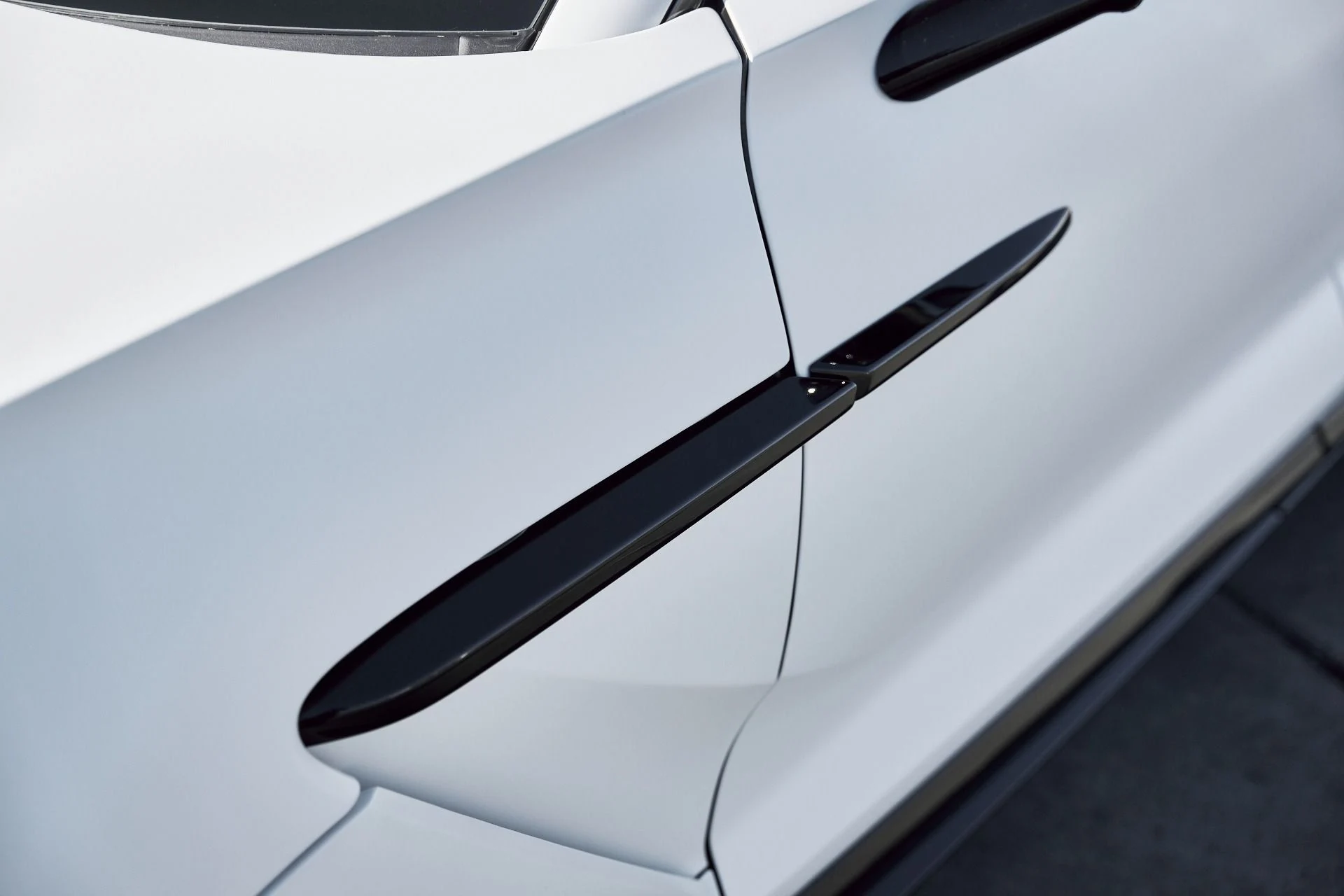 mph007_801962521_Used_2025_Aston_Martin_DBX_707_1767063140_3285b8b84f