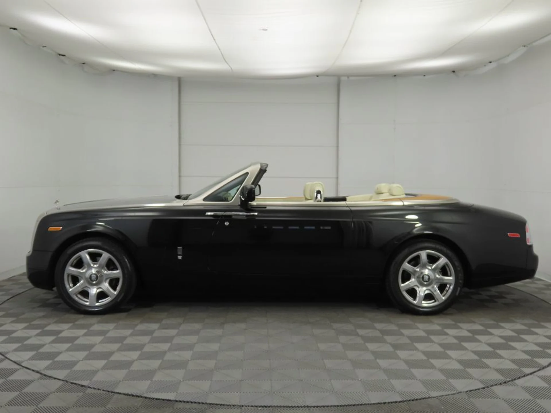 mph007_806602650_used_2012_rolls_royce_phantom_coupe_2drdrophead_8119_22959977_8_1024_4868575523
