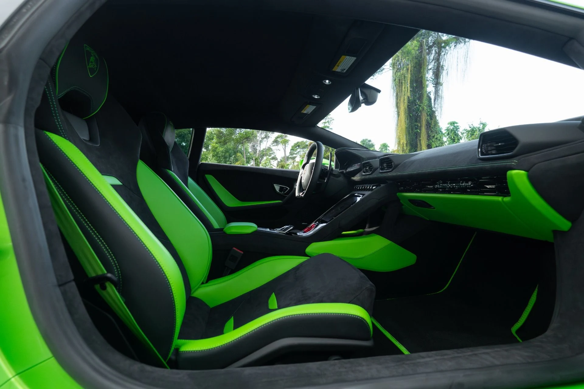 mph007_823136269_Used_2023_Lamborghini_Huracan_Tecnica_1761058582_439cad29f1