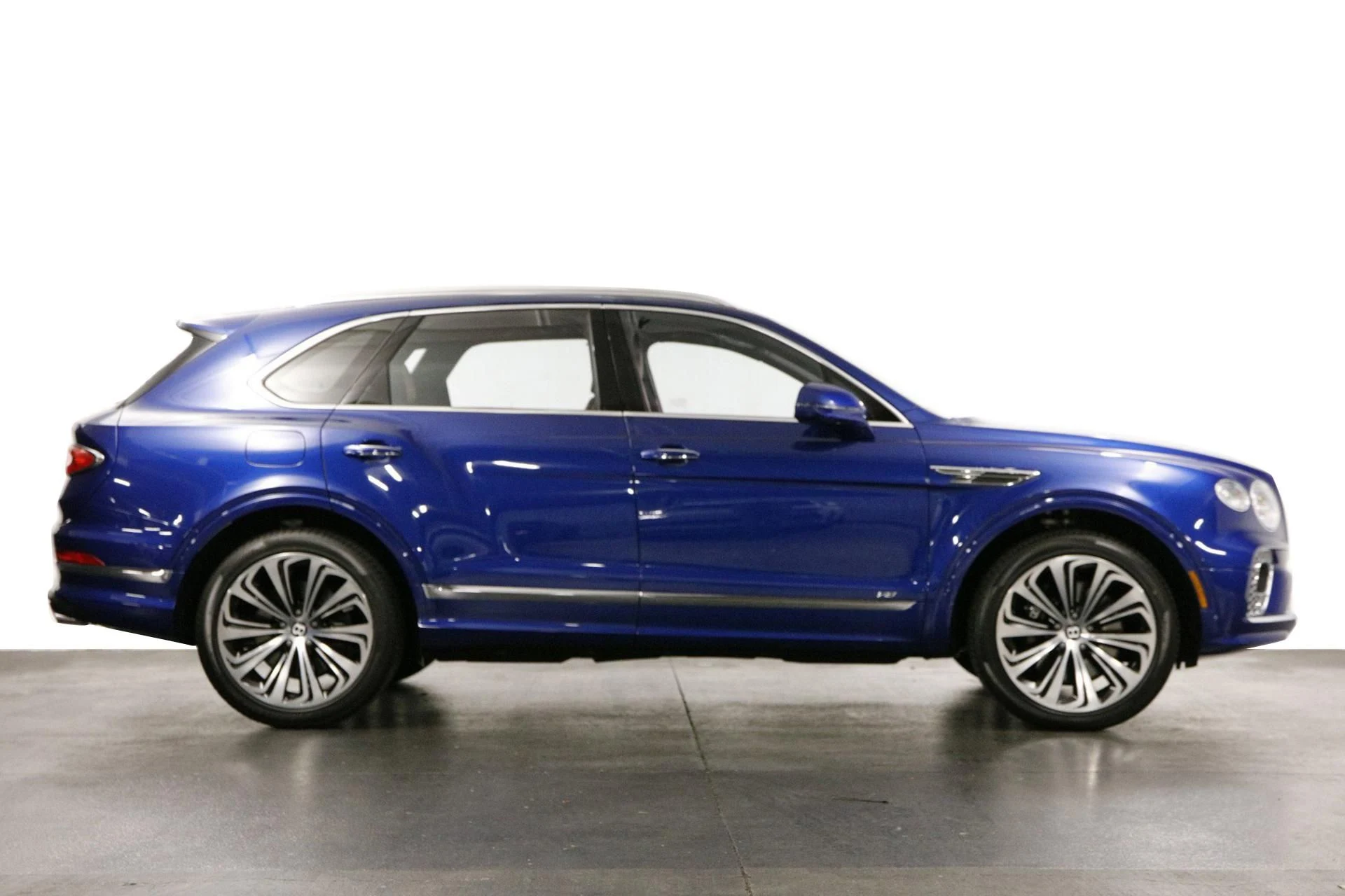 mph007_831434978_Used_2022_Bentley_Bentayga_V8_1678278177_27aa16f81b