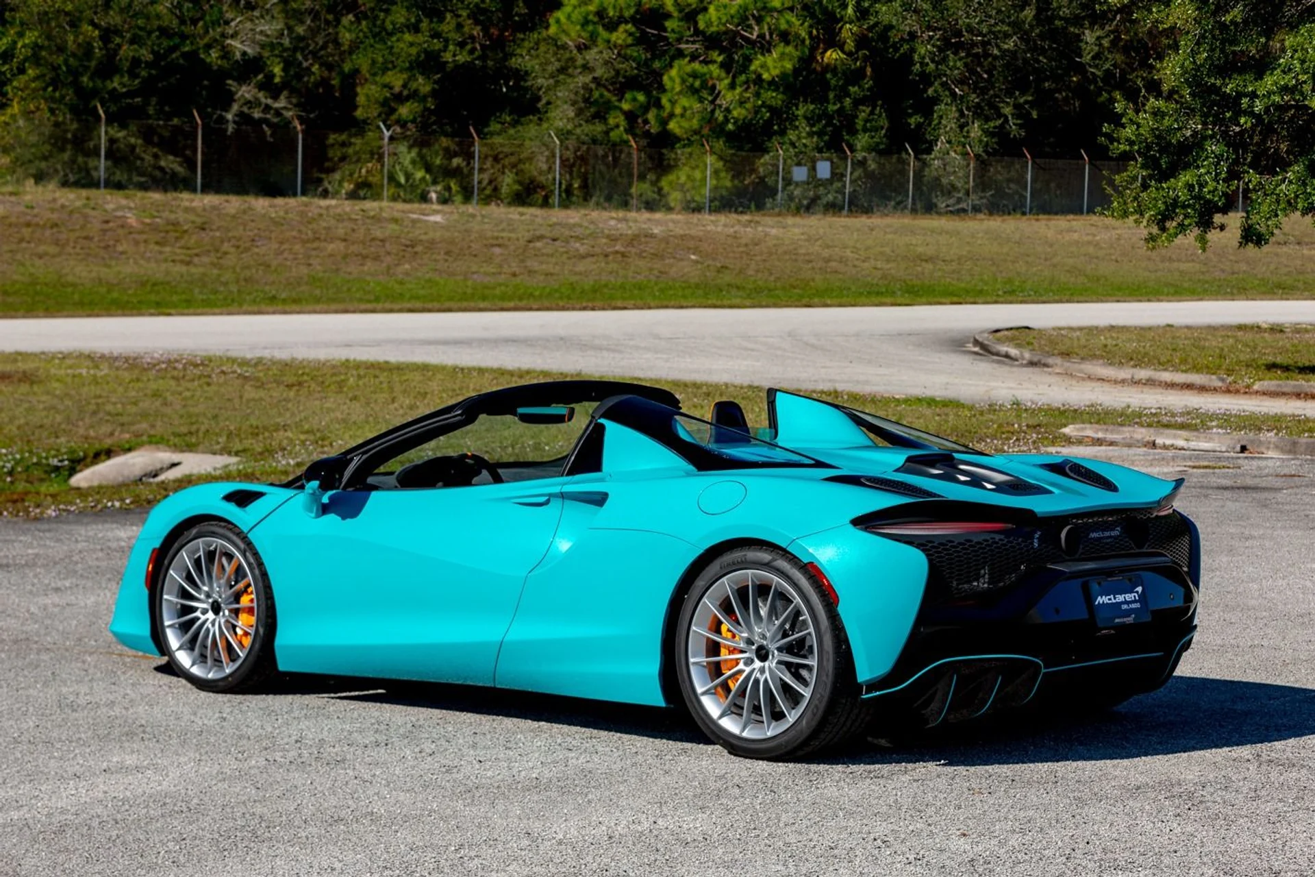 mph007_83510537_New_2025_Mc_Laren_Artura_Spider_Performance_728346e6ca
