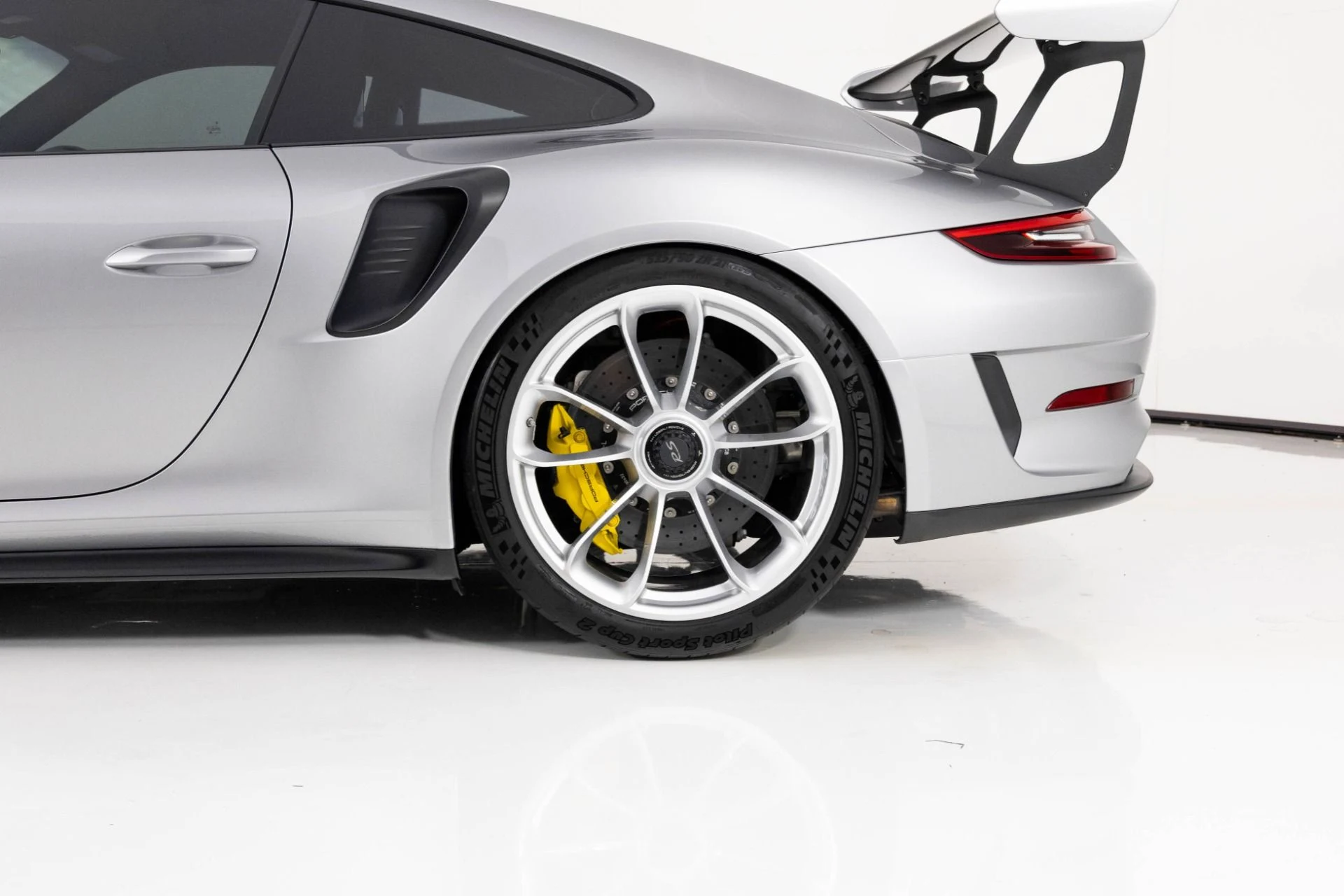 mph007_857310699_Used_2019_Porsche_911_GT_3_RS_1761084285_9102c41473