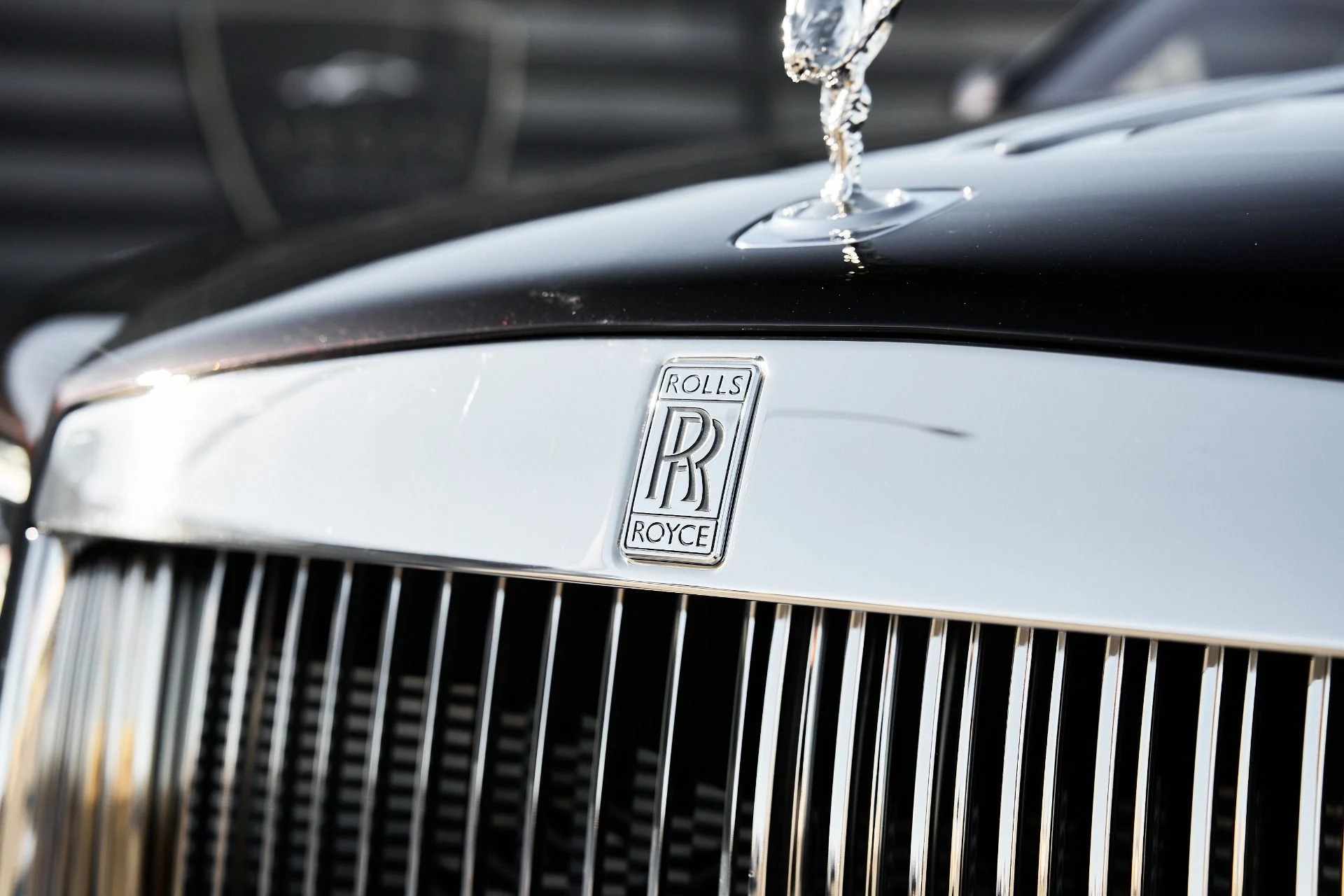 mph007_86307098_Used_2020_Rolls_Royce_Dawn_Base_1762645776_e8de898a1c