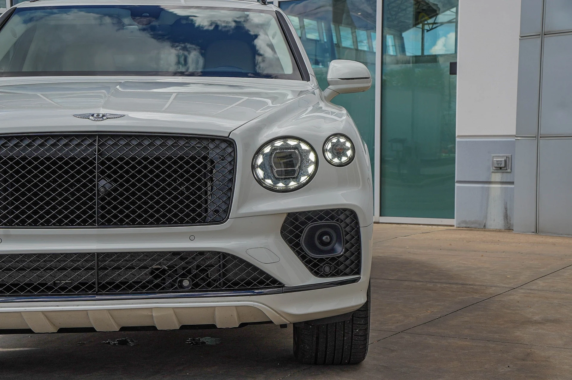 mph007_872128428_Hi_Tech_Luxury_Imports_LLC_SJAAT_2_ZV_8_PC_018729_image_7_1de3da46e9
