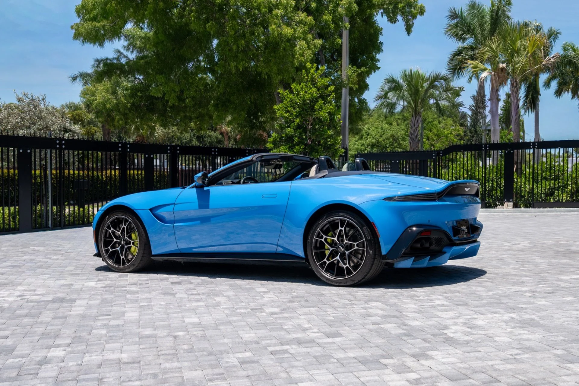 mph007_885420690_Used_2021_Aston_Martin_Vantage_1781043630_a94159854f