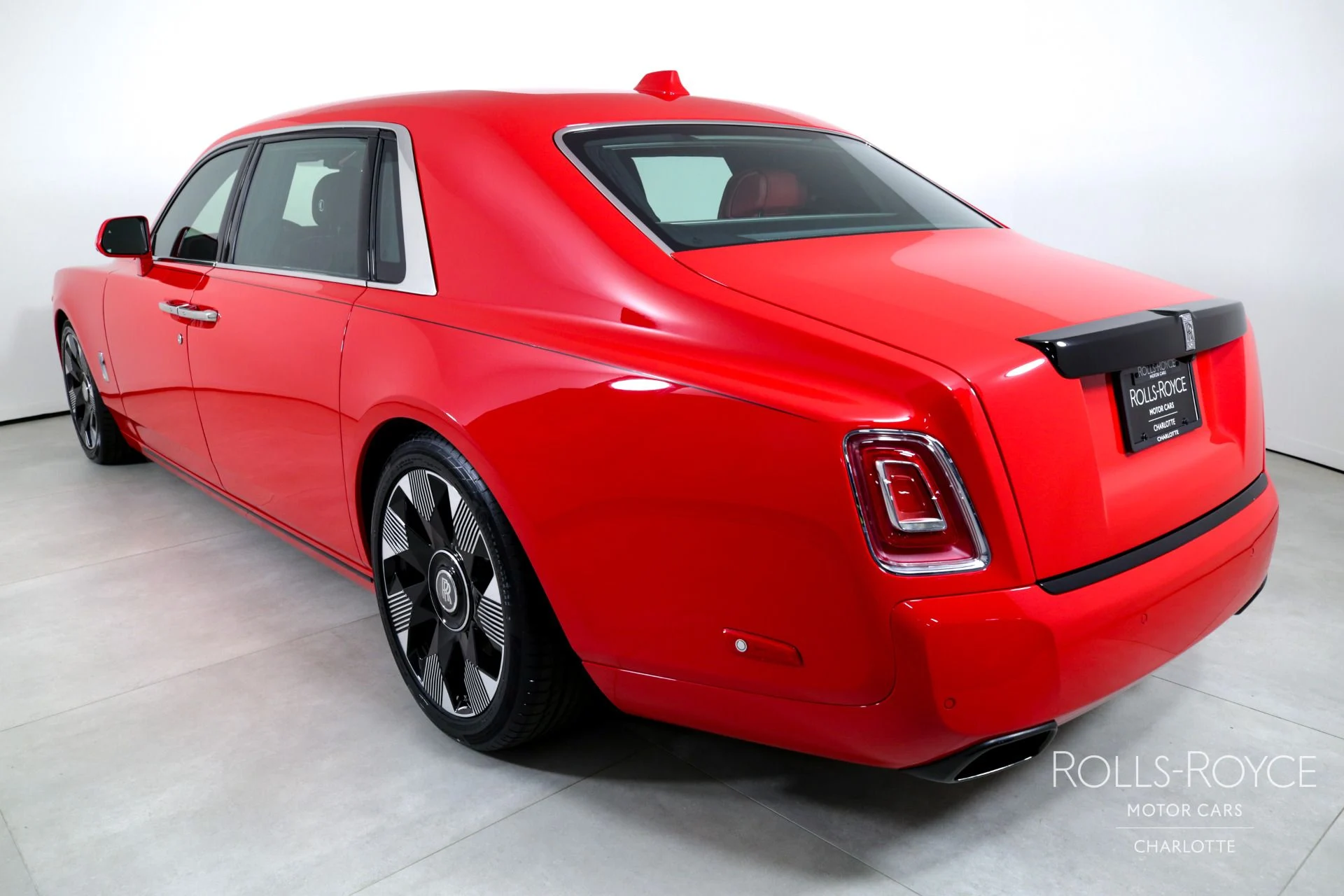 mph007_90083814_Used_2024_Rolls_Royce_Phantom_EWB_1745331546_64e89f75ae