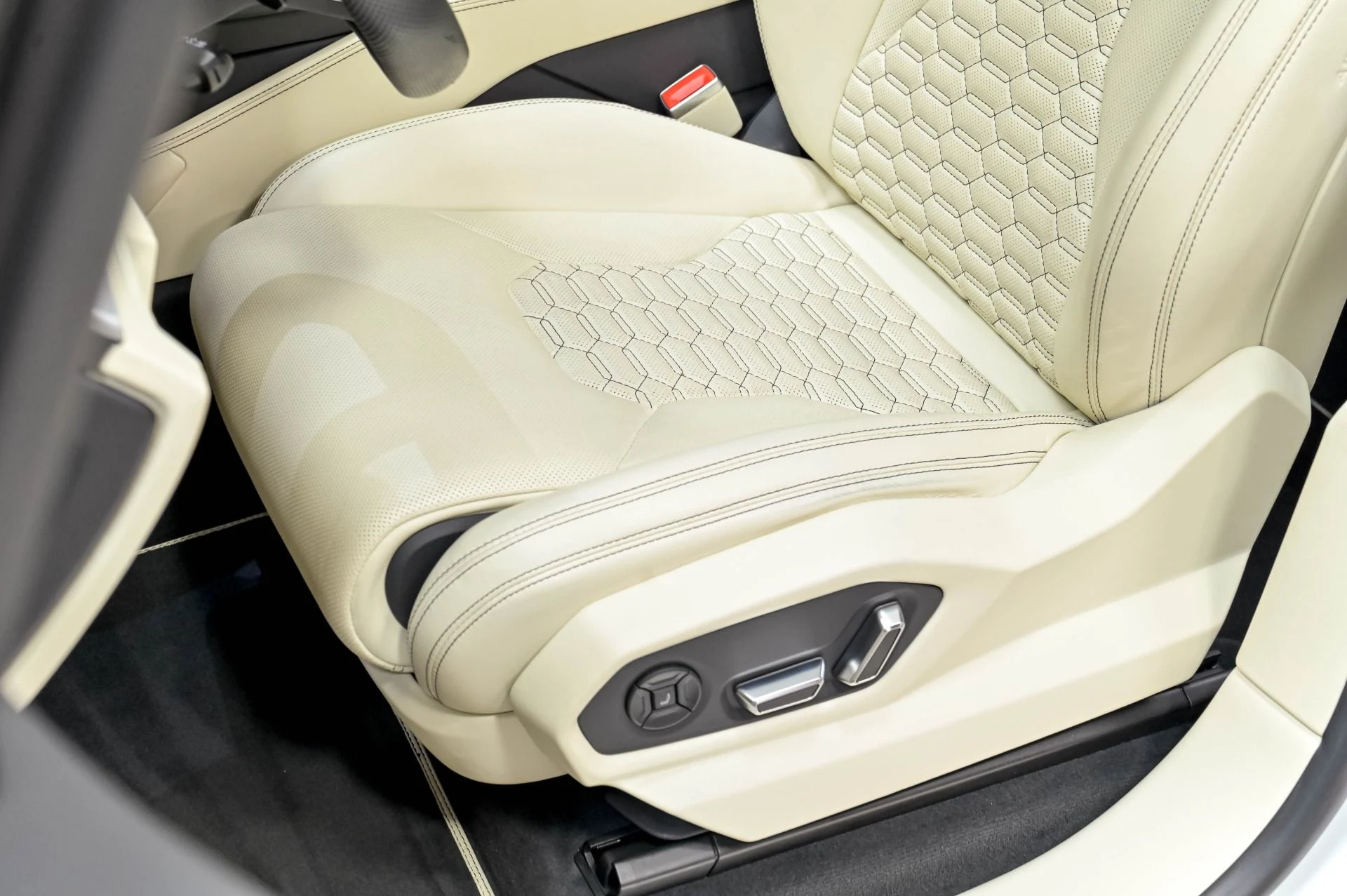mph007_901200034_Used_2020_Lamborghini_Urus_1778528583_041a3f56ce
