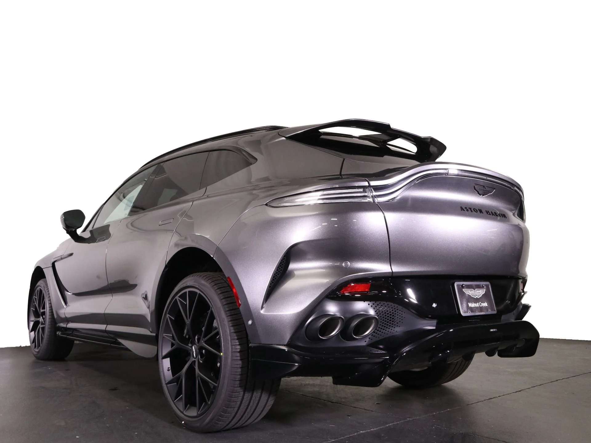 mph007_91158333_New_2025_Aston_Martin_DBX_707_1768458252_065936d828